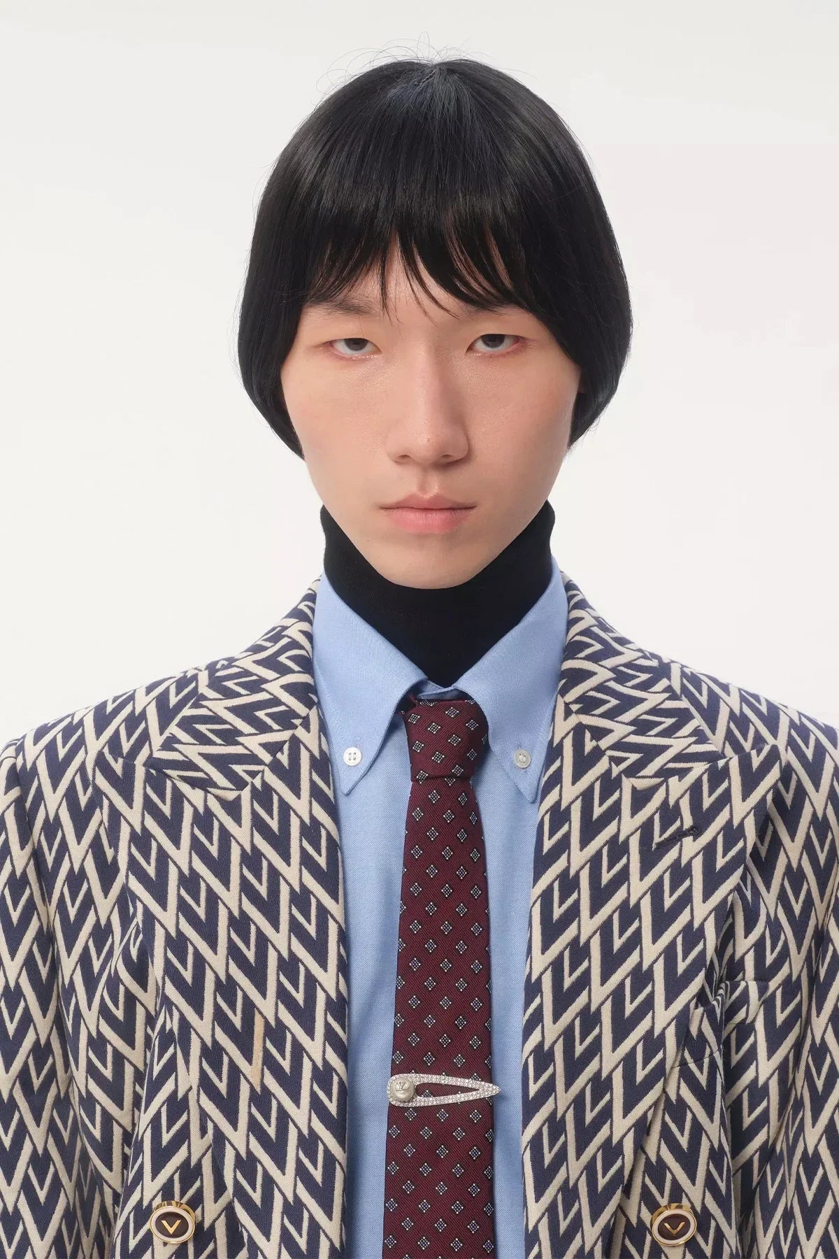 VALENTINO GARAVANI | VLOGO SIGNATURE METAL TIE CLIP WITH SWAROVSKI® CRYSTALS AND PEARL