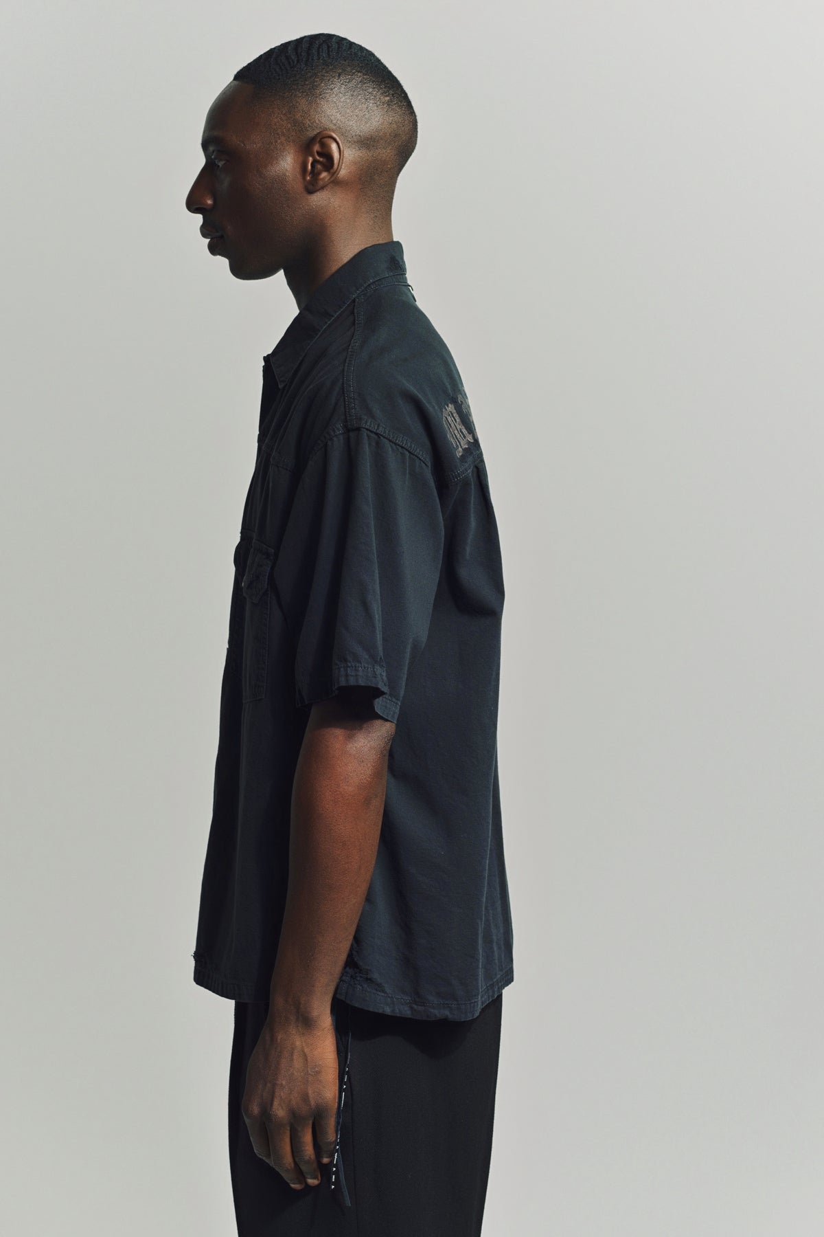 MASTERMIND | DISTRESSED SHORT SLEEVE DENIM SHIRT