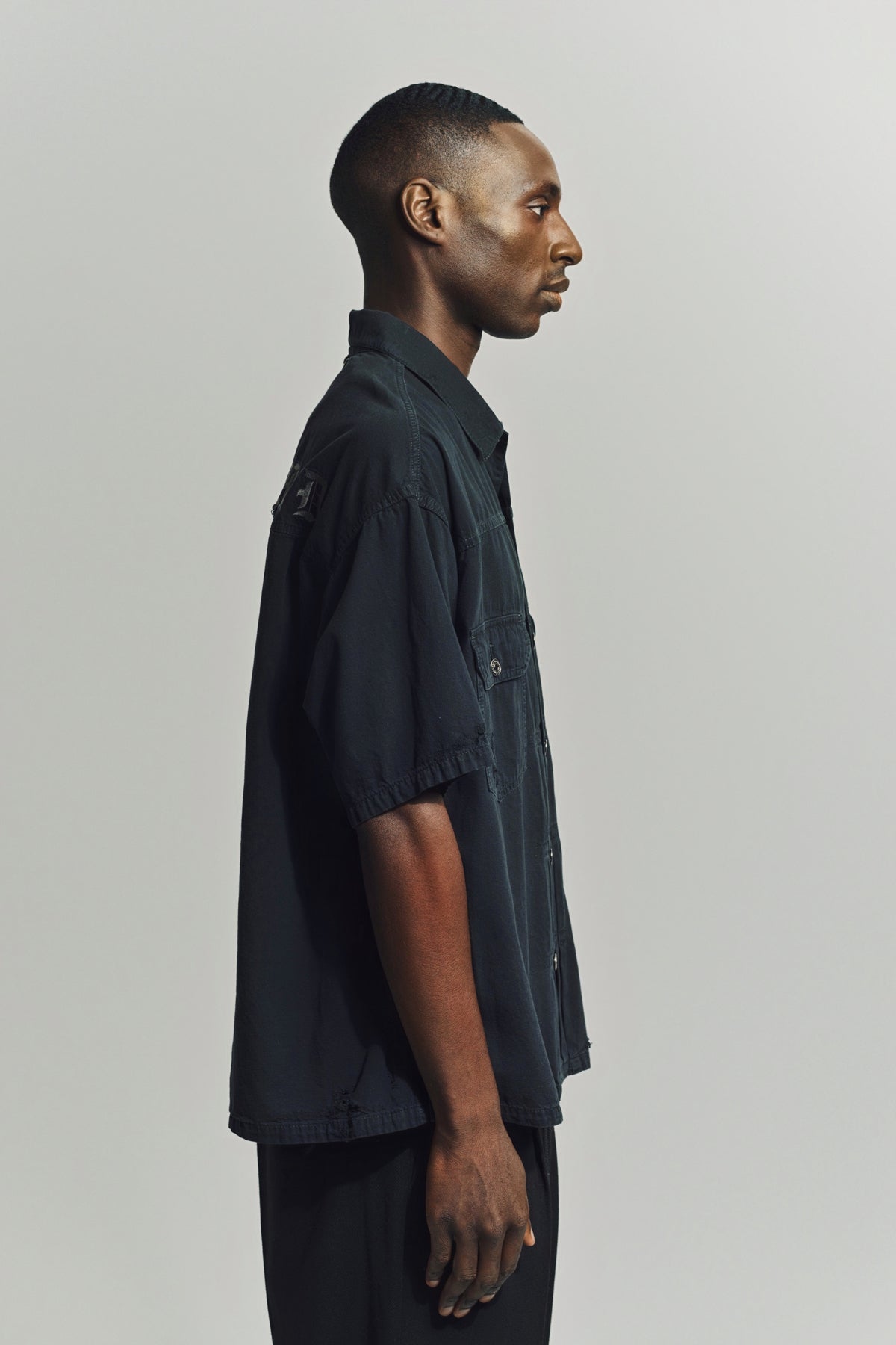 MASTERMIND | DISTRESSED SHORT SLEEVE DENIM SHIRT
