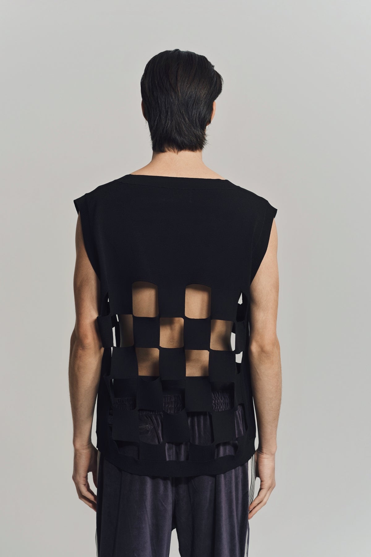 NOMARHYTHM TEXTILE | CUT-OUT CHECKER KNIT VEST