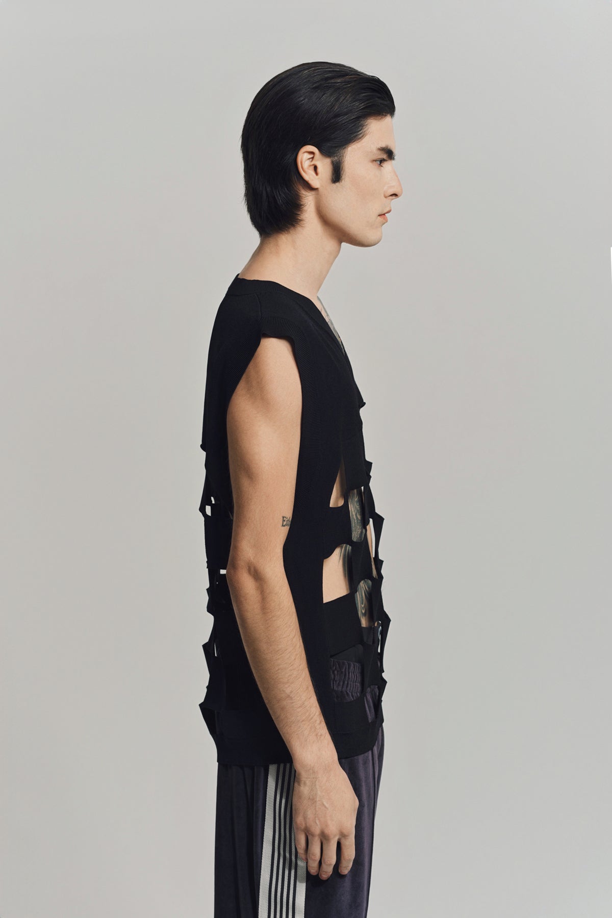 NOMARHYTHM TEXTILE | CUT-OUT CHECKER KNIT VEST