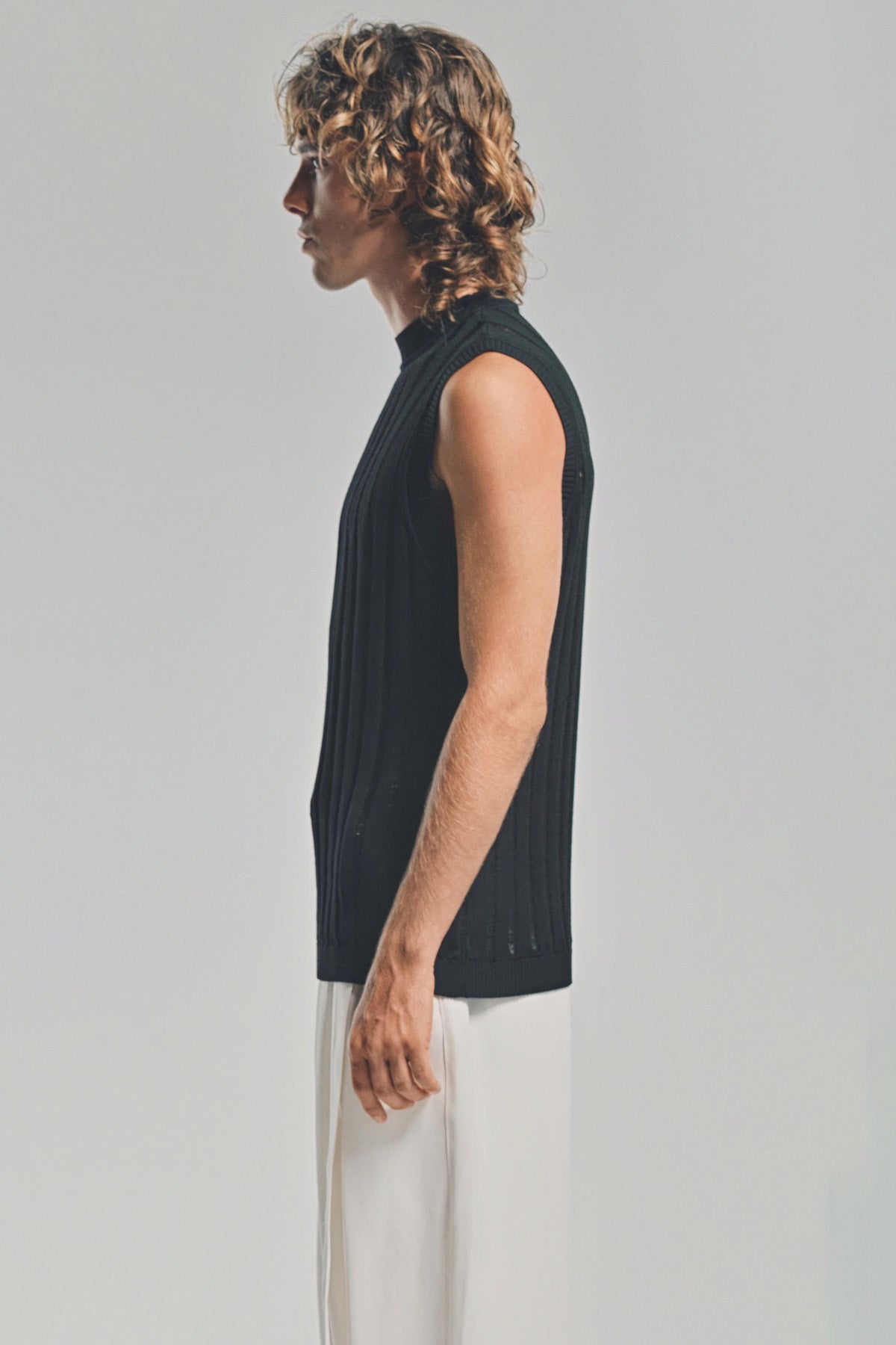 LOUIS GABRIEL NOUCHI | RIBBED SLEEVELESS SWEATER VEST