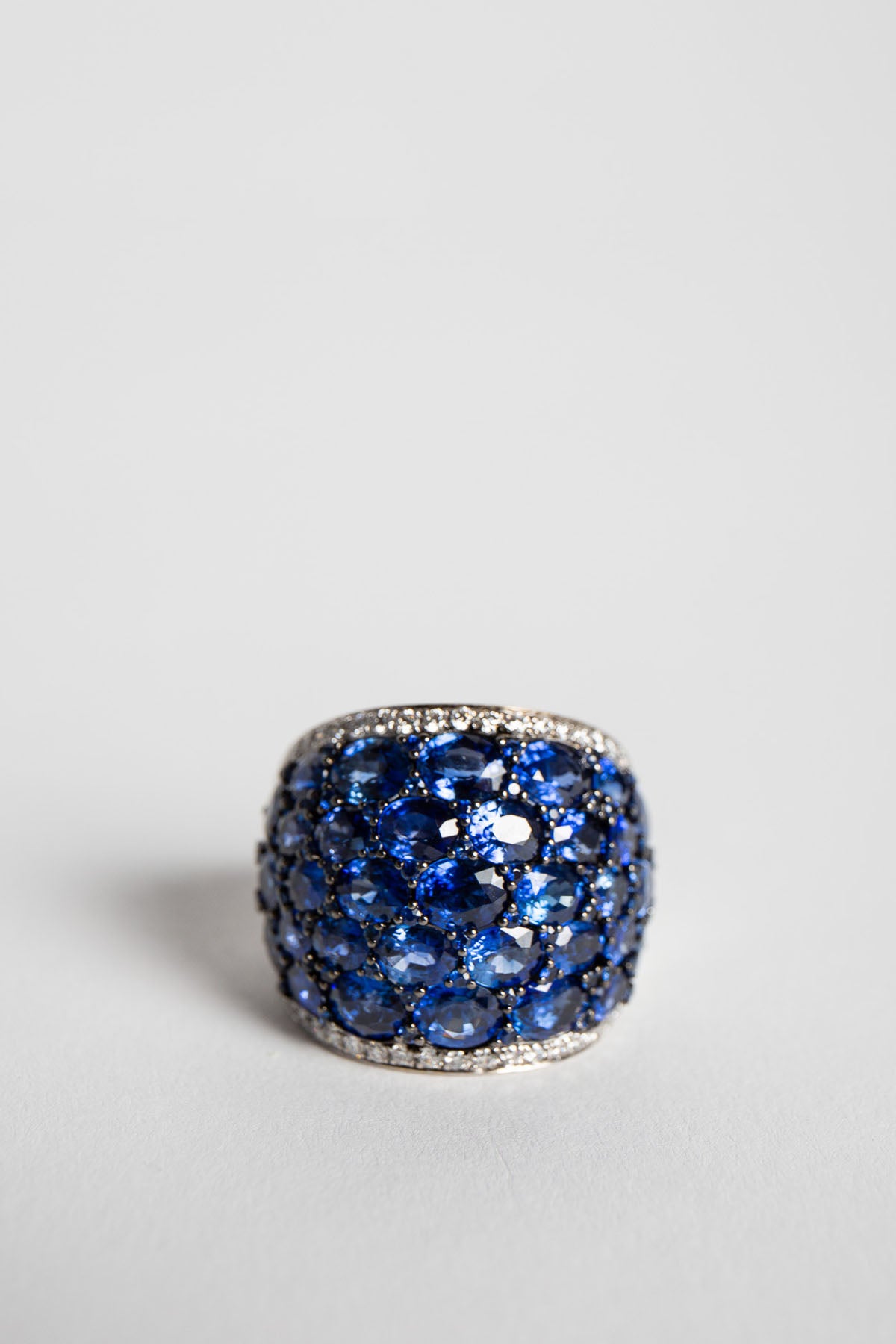 STEFERE | WHITE GOLD, DIAMOND, AND BLUE SAPPHIRE RING