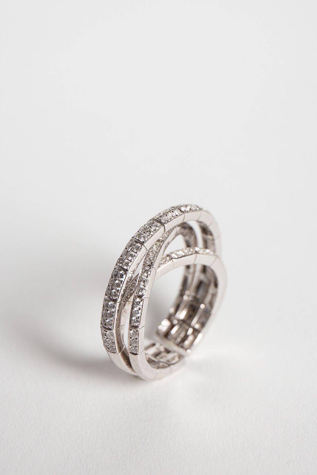 STEFERE | WHITE GOLD & DIAMOND RING