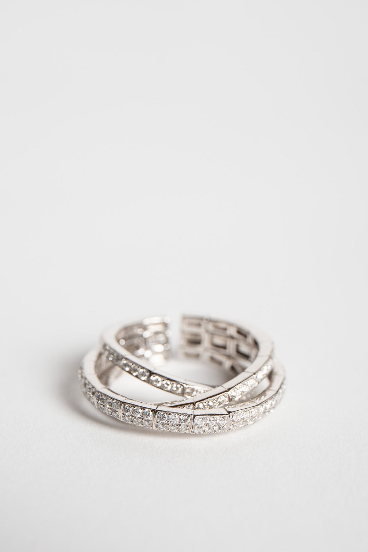 STEFERE | WHITE GOLD & DIAMOND RING