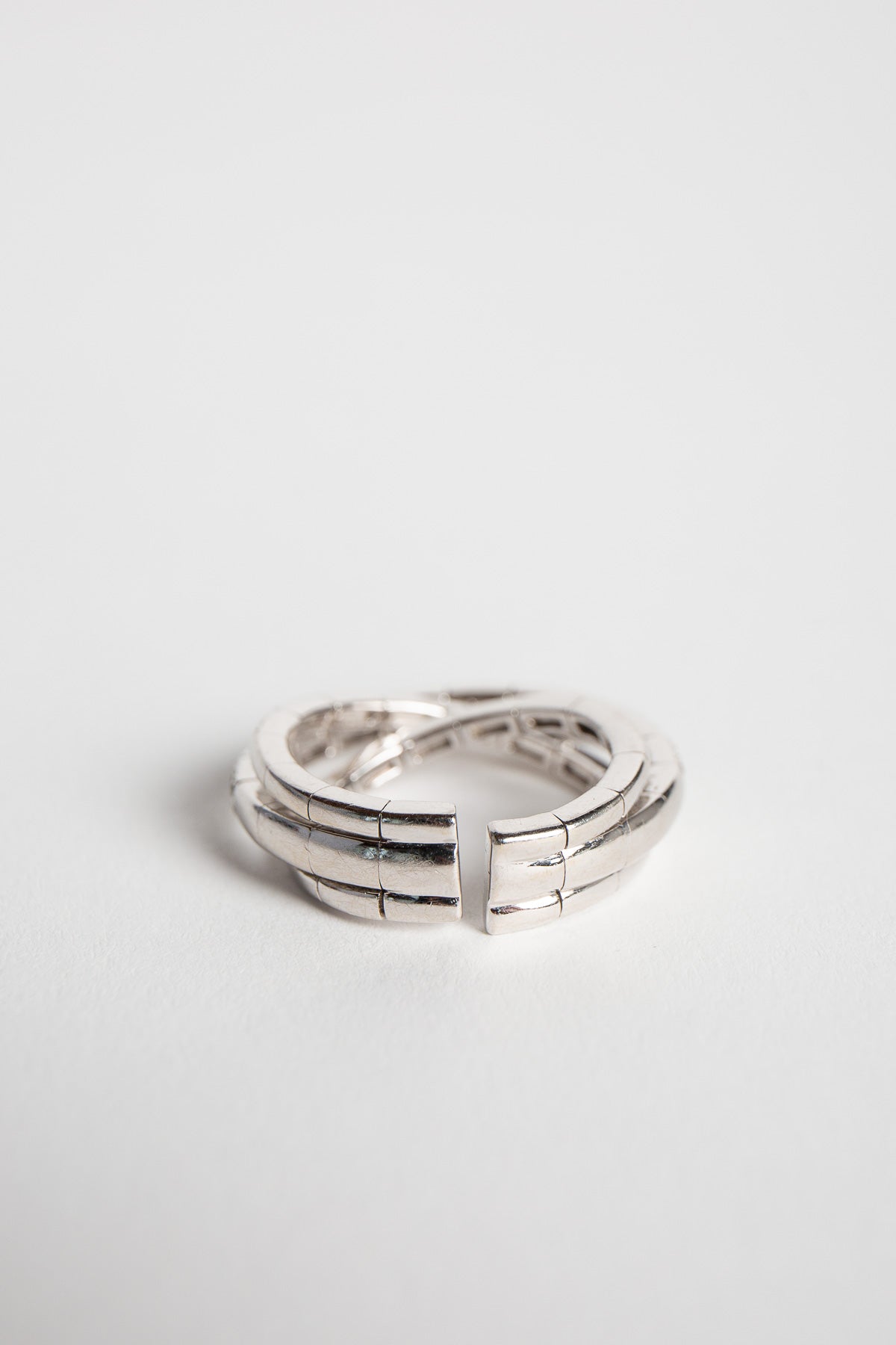 STEFERE | WHITE GOLD & DIAMOND RING