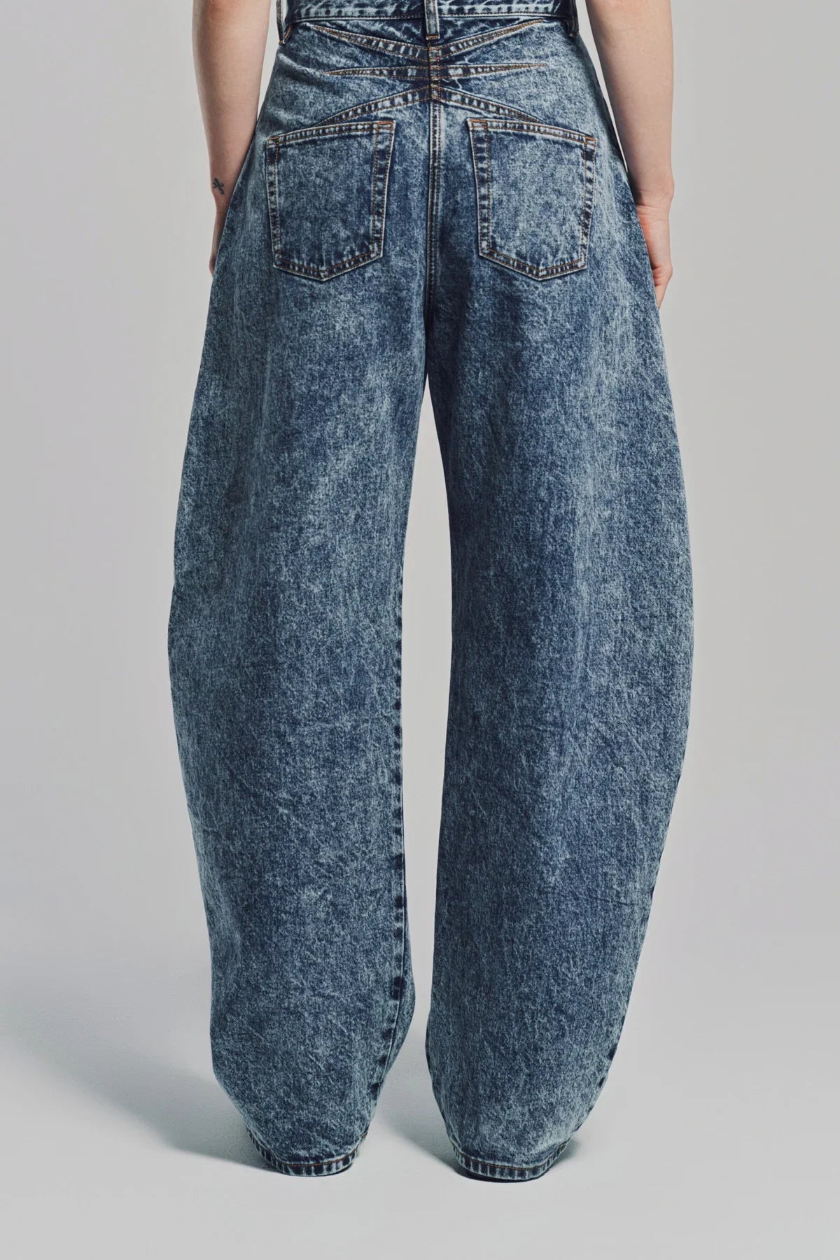 ALAÏA | HIGH WAISTED ROUND JEANS