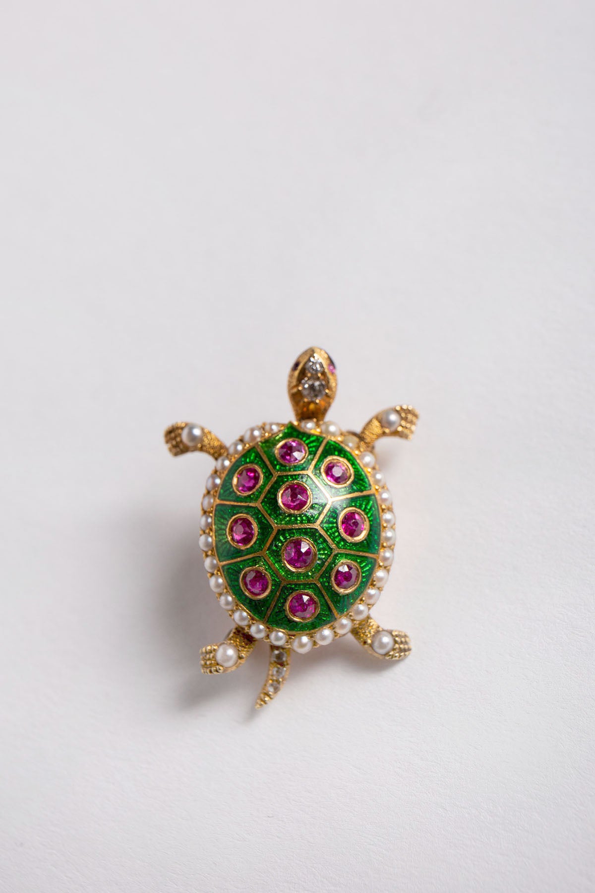 Vntage Turtle Brooch n Gold Metal wth Enamel Panels Vntage Turtle Brooch n Gold Metal wth Enamel Panels