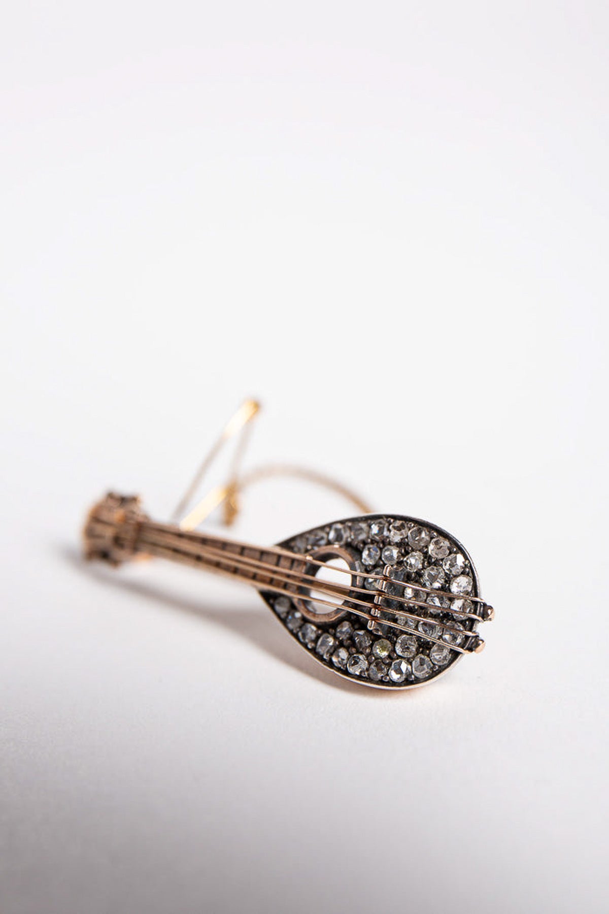 MAXFIELD PRIVATE COLLECTION | VINTAGE MANDOLIN BROOCH