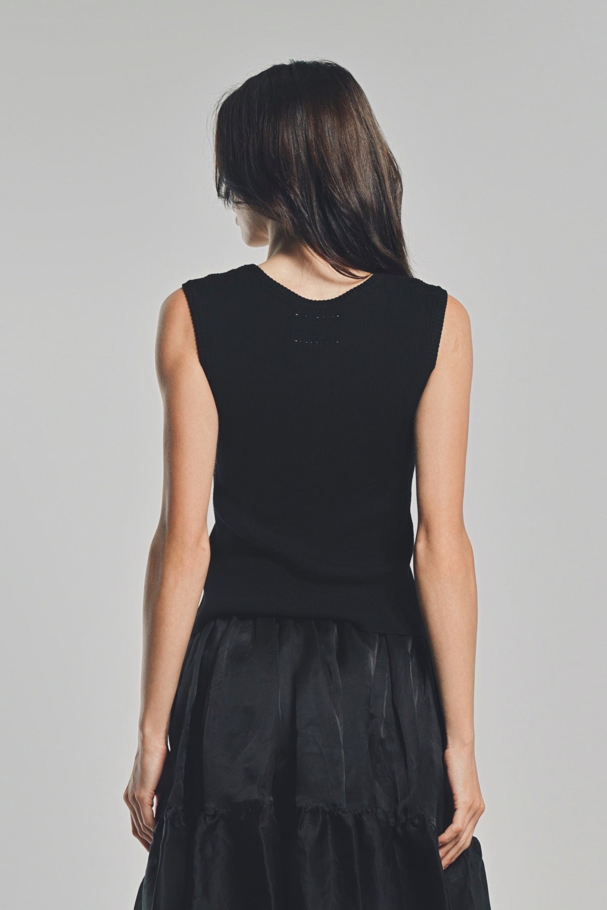 LARS ANDERSSON | SLEEVELESS SCOOPNECK TOP 2X1 RIB