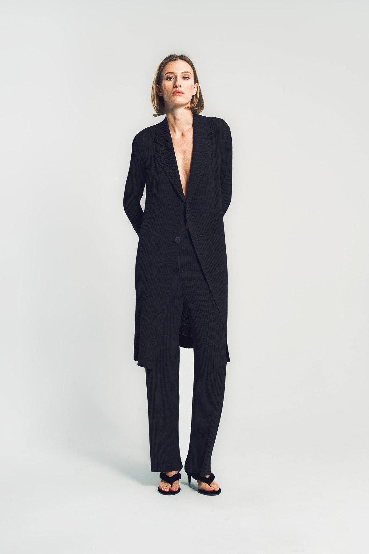 ISSEY MIYAKE | HATCHING PLEATED COAT