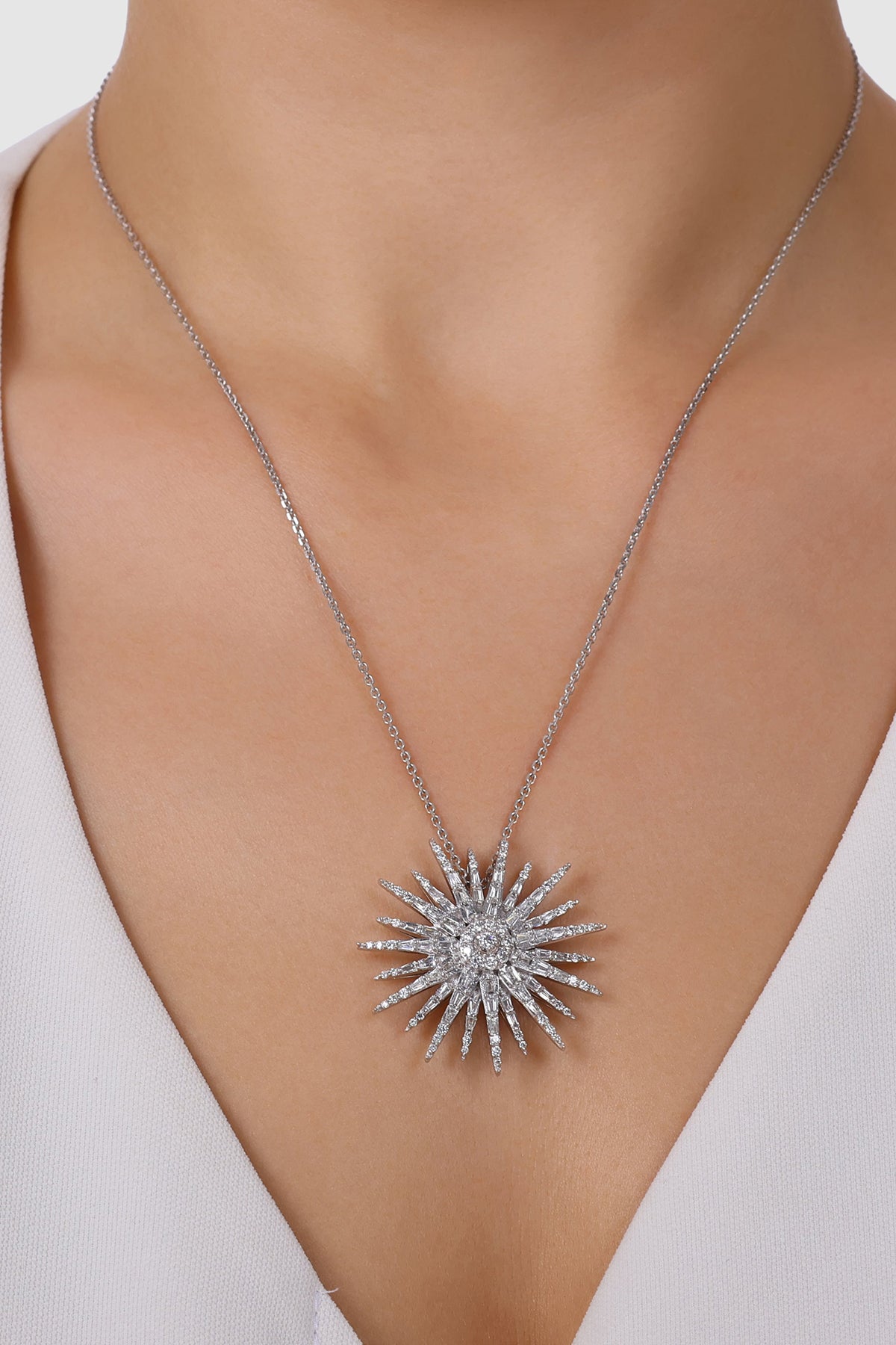 BEE GODDESS | WHITE GOLD JARDIN STAR DIAMOND NECKLACE
