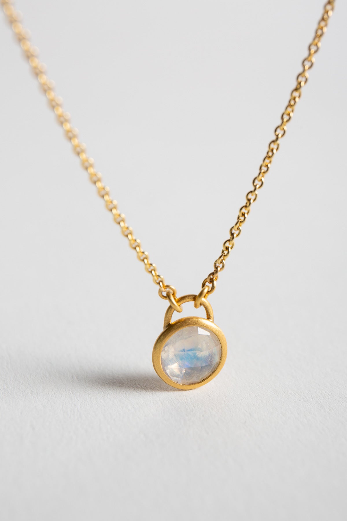 ELI HALILI | YELLOW GOLD & MOONSTONE NECKLACE