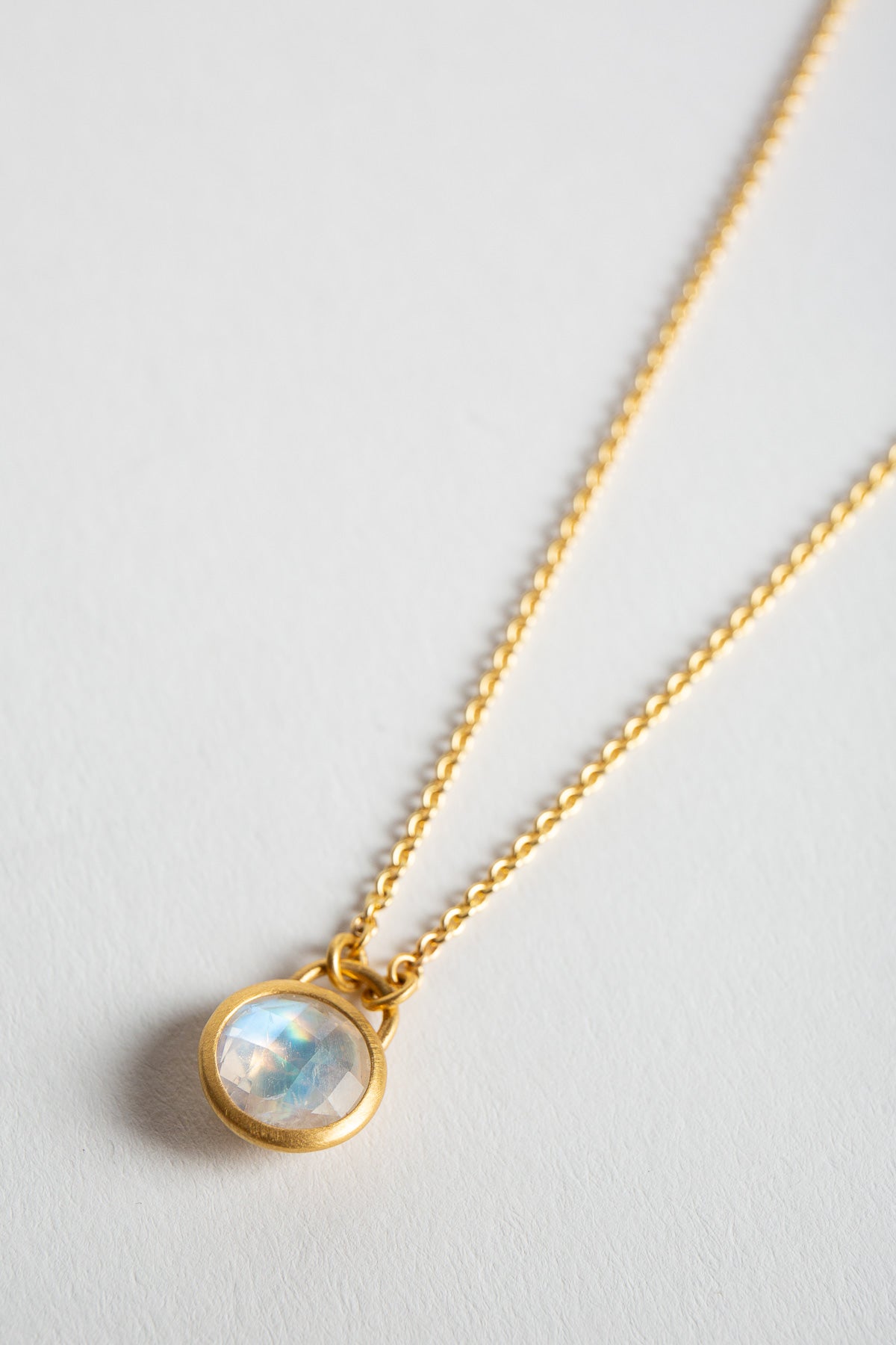 ELI HALILI | YELLOW GOLD & MOONSTONE NECKLACE