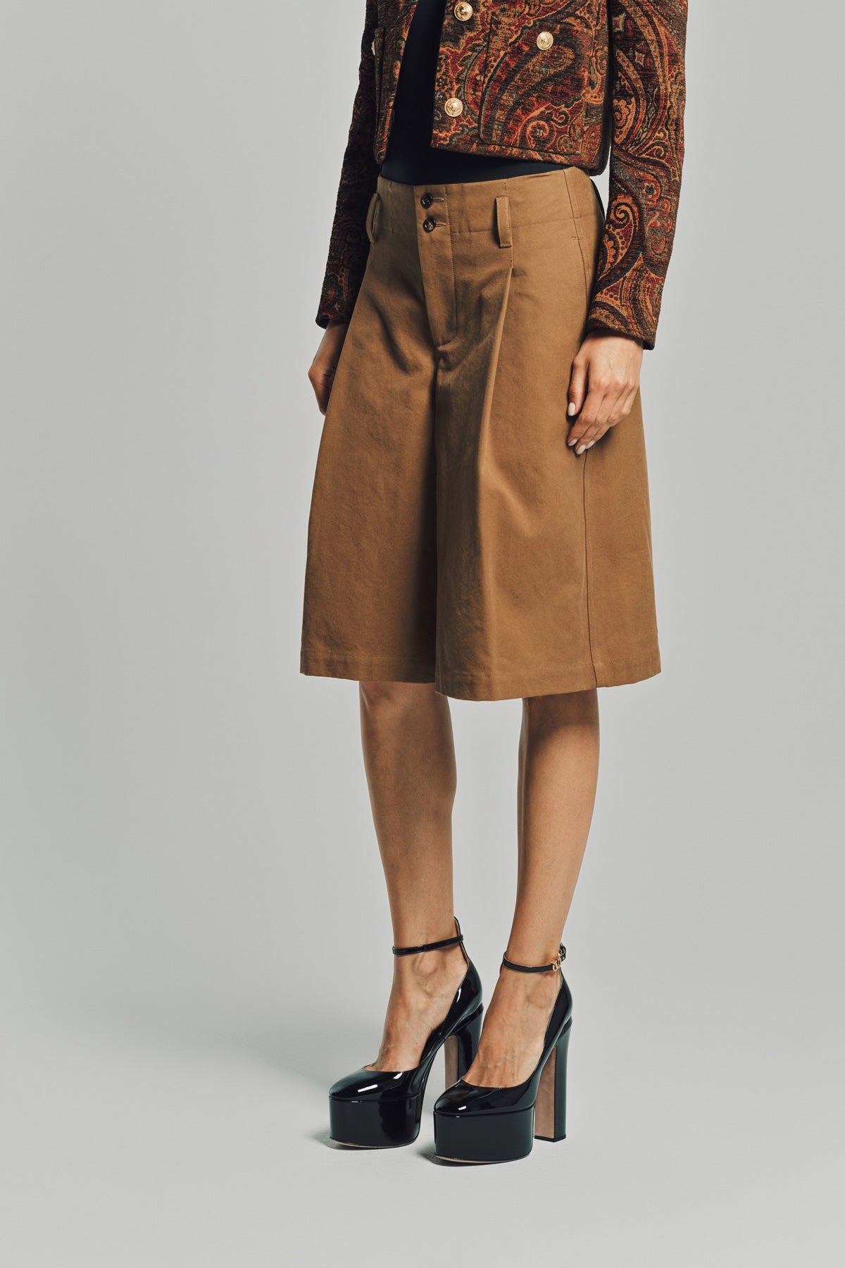 CHLOÉ | HIGH-RISE WIDE-LEG BERMUDA SHORTS
