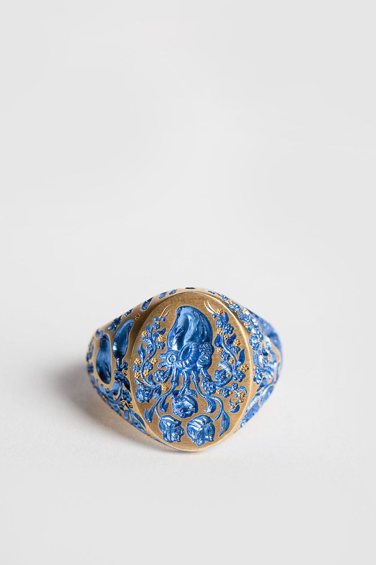 CASTRO SMITH | CLASSIC HEART SIGNET RING