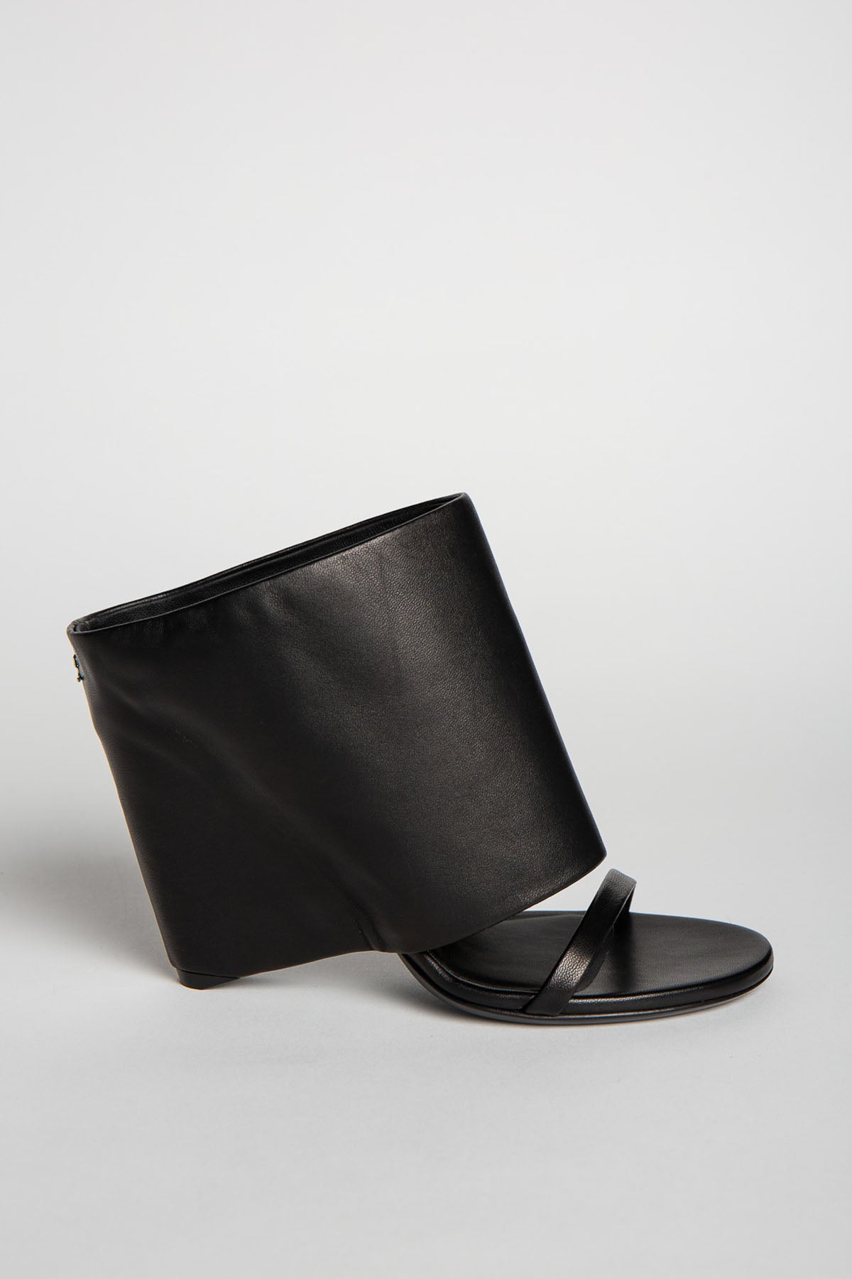 COURRÈGES | OBLIQUE WEDGED LEATHER MULES
