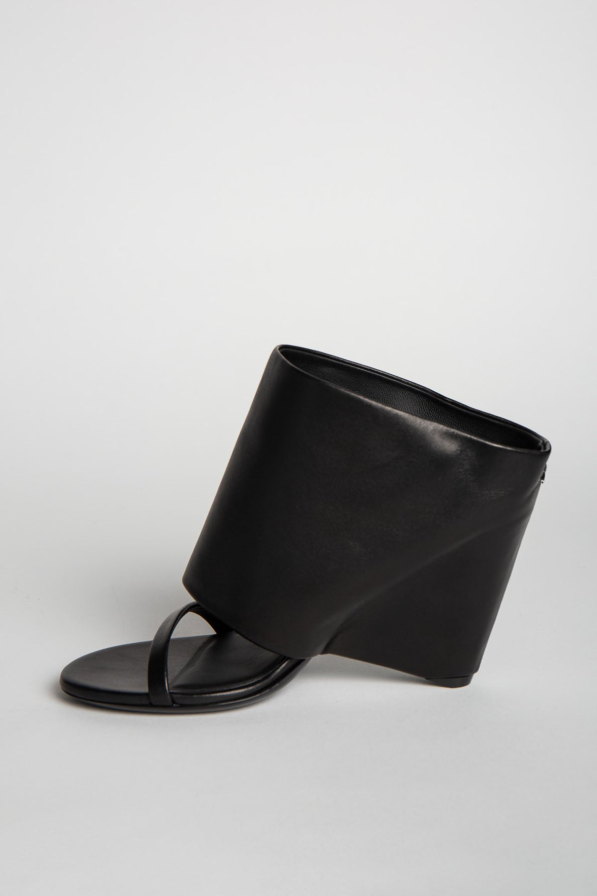 COURRÈGES | OBLIQUE WEDGED LEATHER MULES