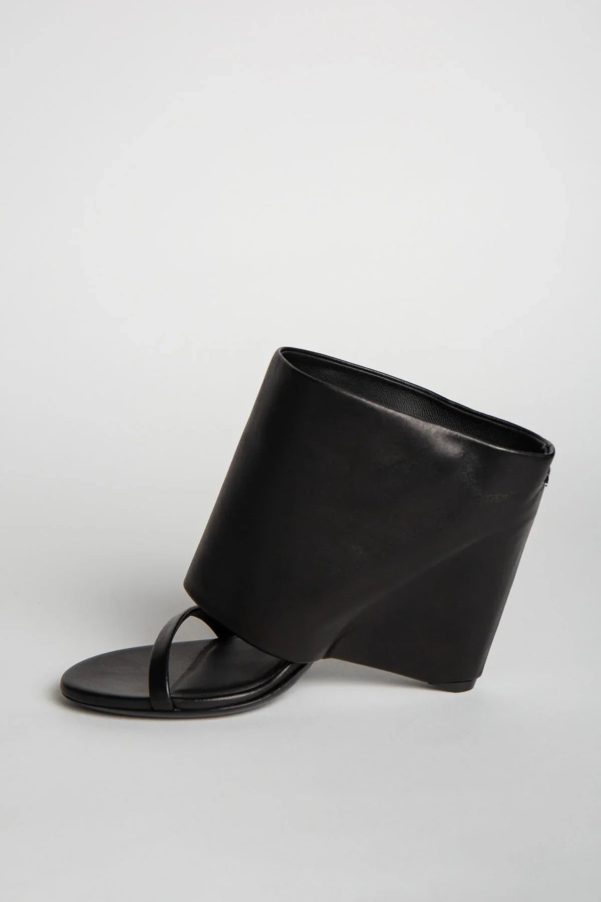 COURRÈGES | OBLIQUE WEDGED LEATHER MULES