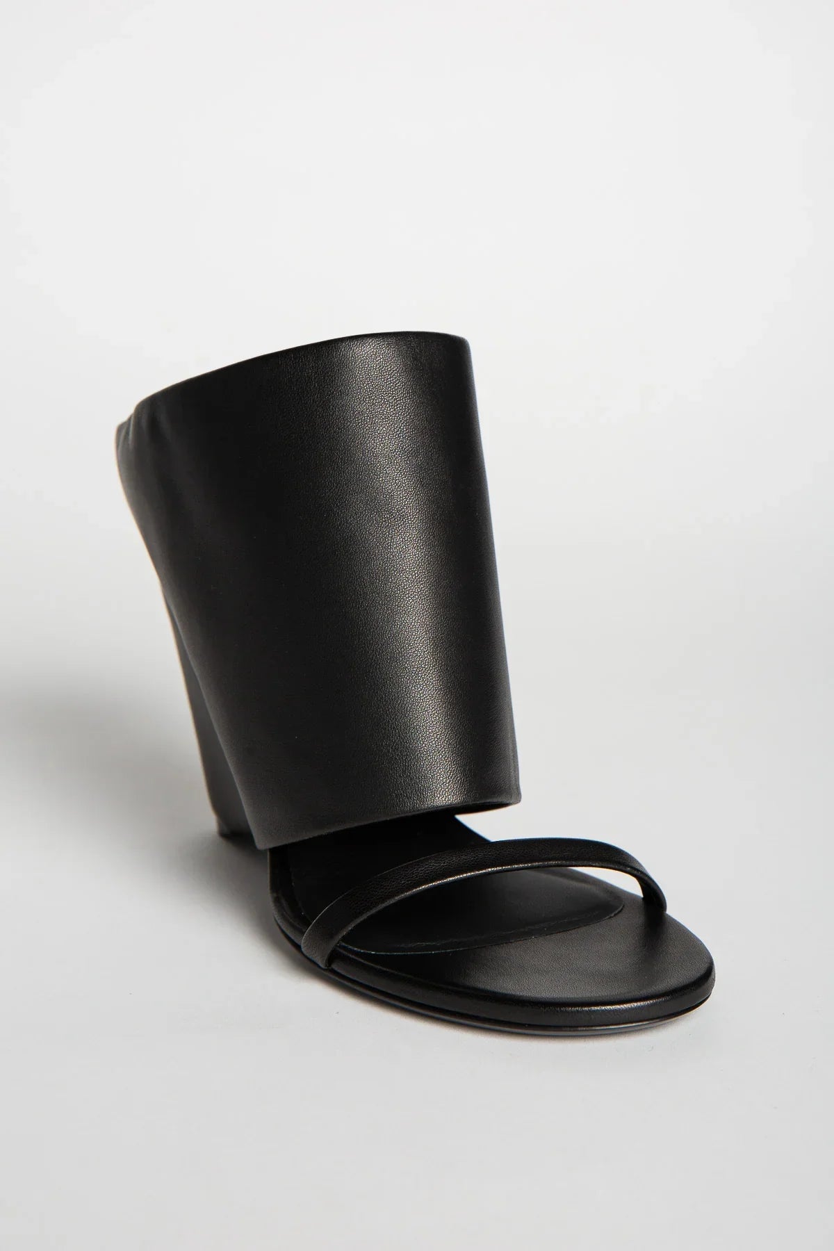 COURRÈGES | OBLIQUE WEDGED LEATHER MULES