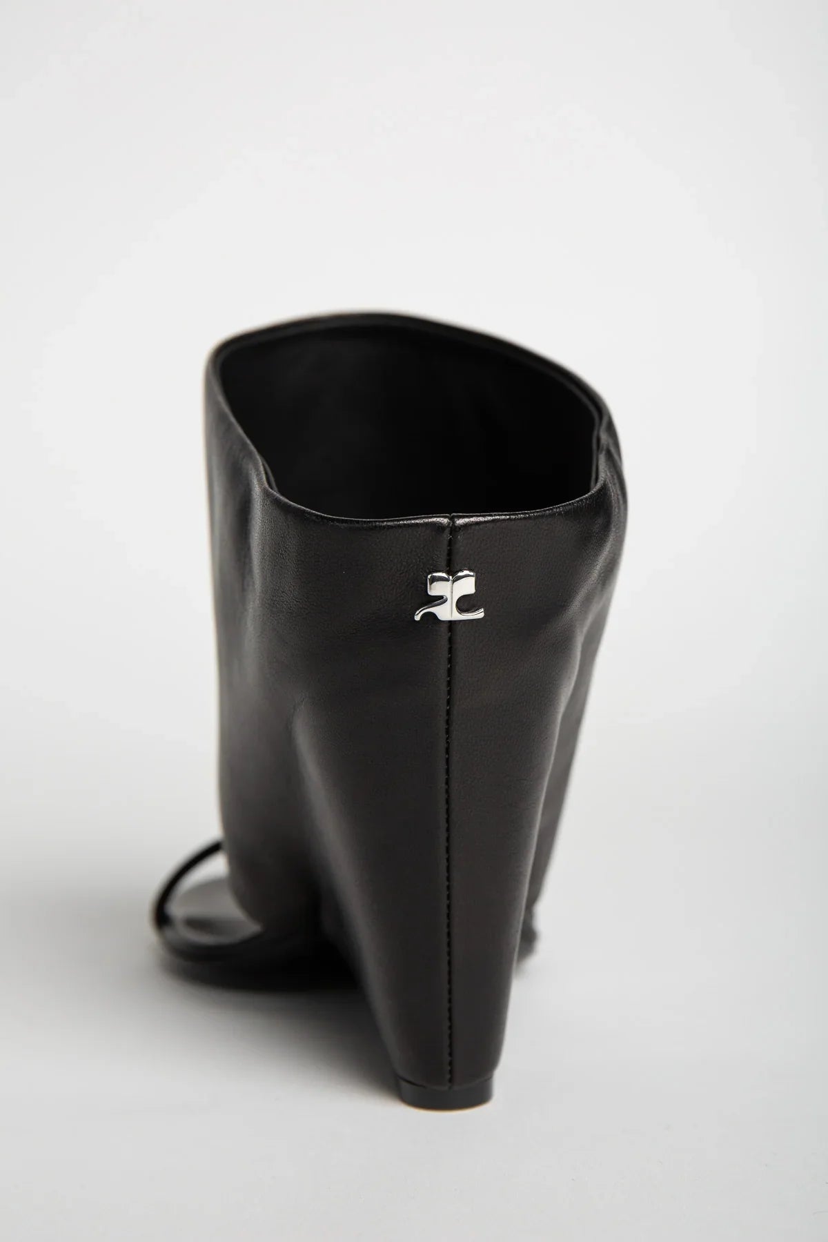 COURRÈGES | OBLIQUE WEDGED LEATHER MULES