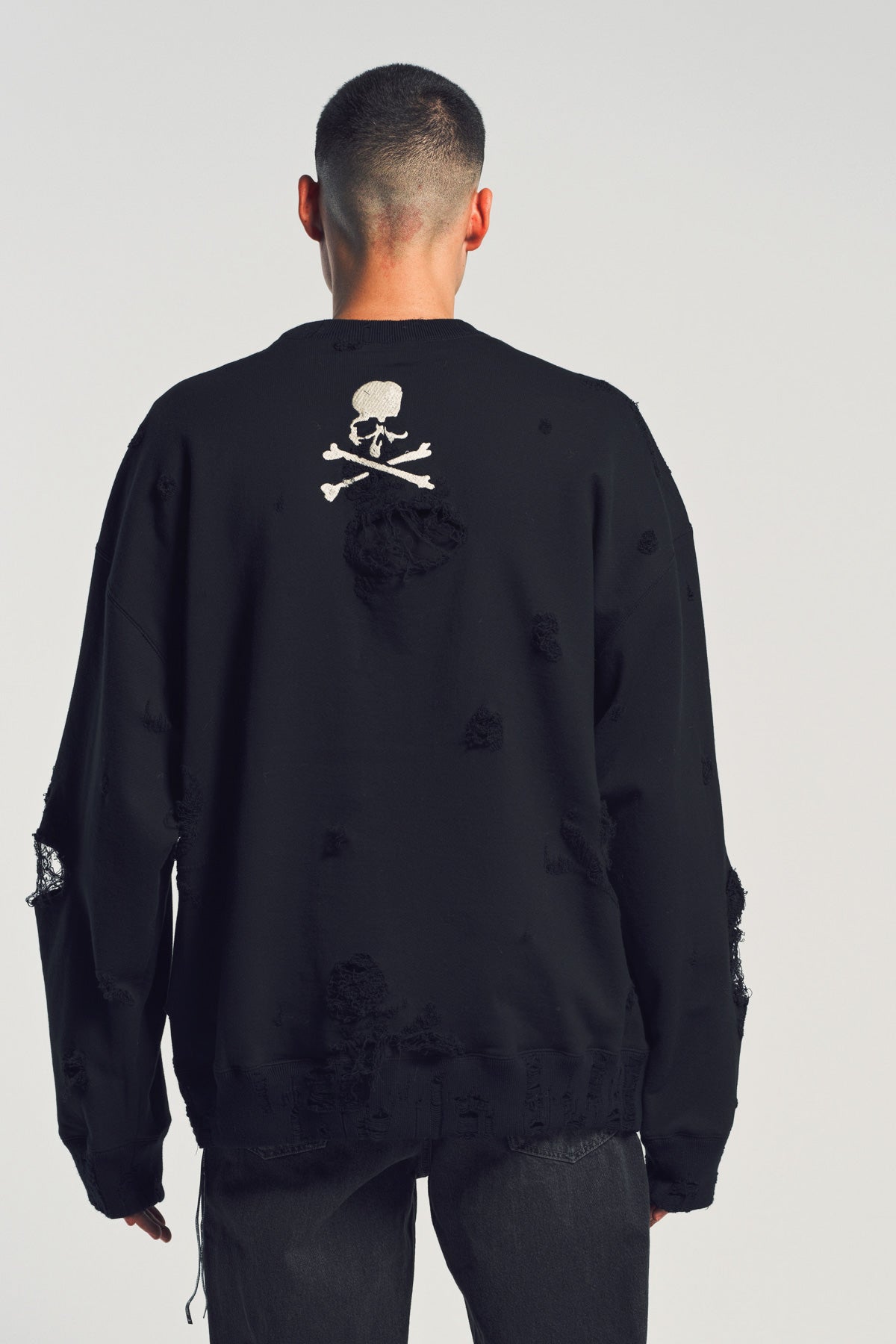 MASTERMIND | DISTRESSED SWEATSHIRT