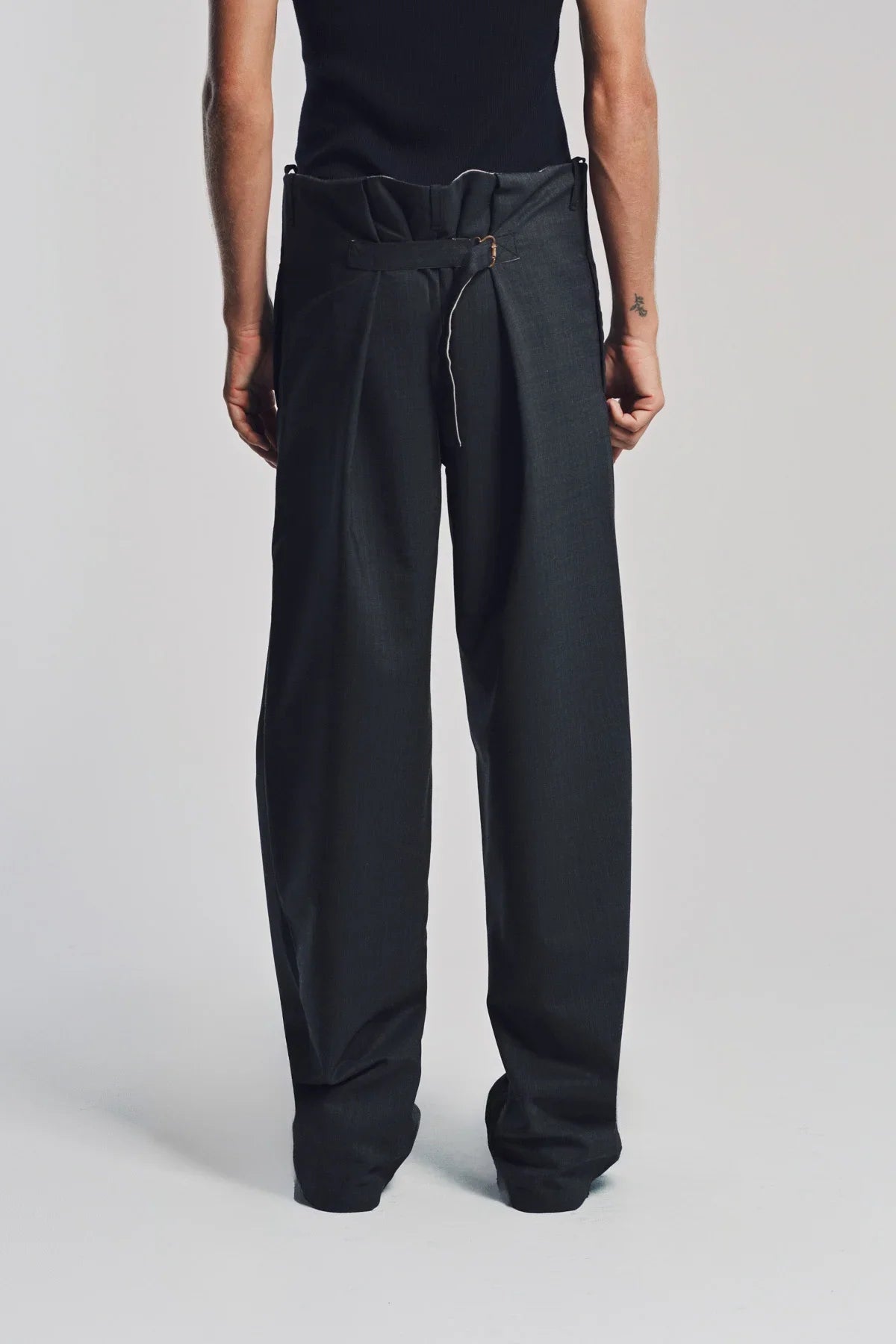 K'ANG | BUCKLE BACK PLEATED TROUSERS