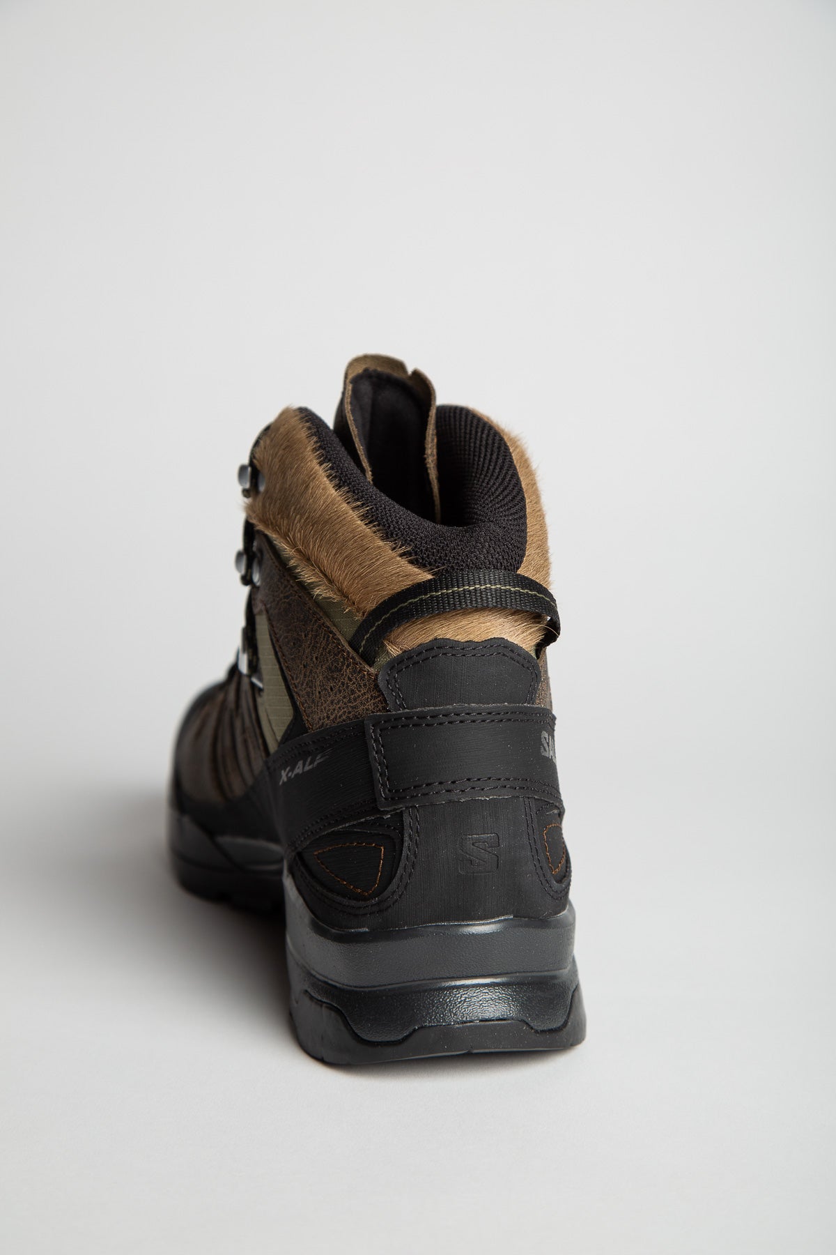 SALOMON | X-ALP MID DISTRESSED LEATHER GORE-TEX SNEAKERS