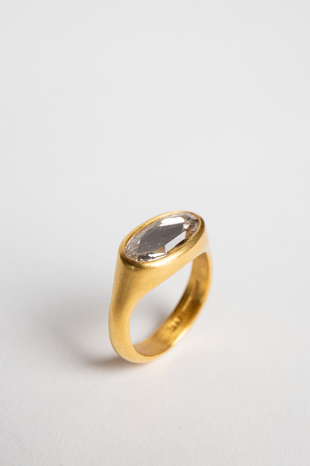 ELI HALILI | YELLOW GOLD & OVAL DIAMOND RING