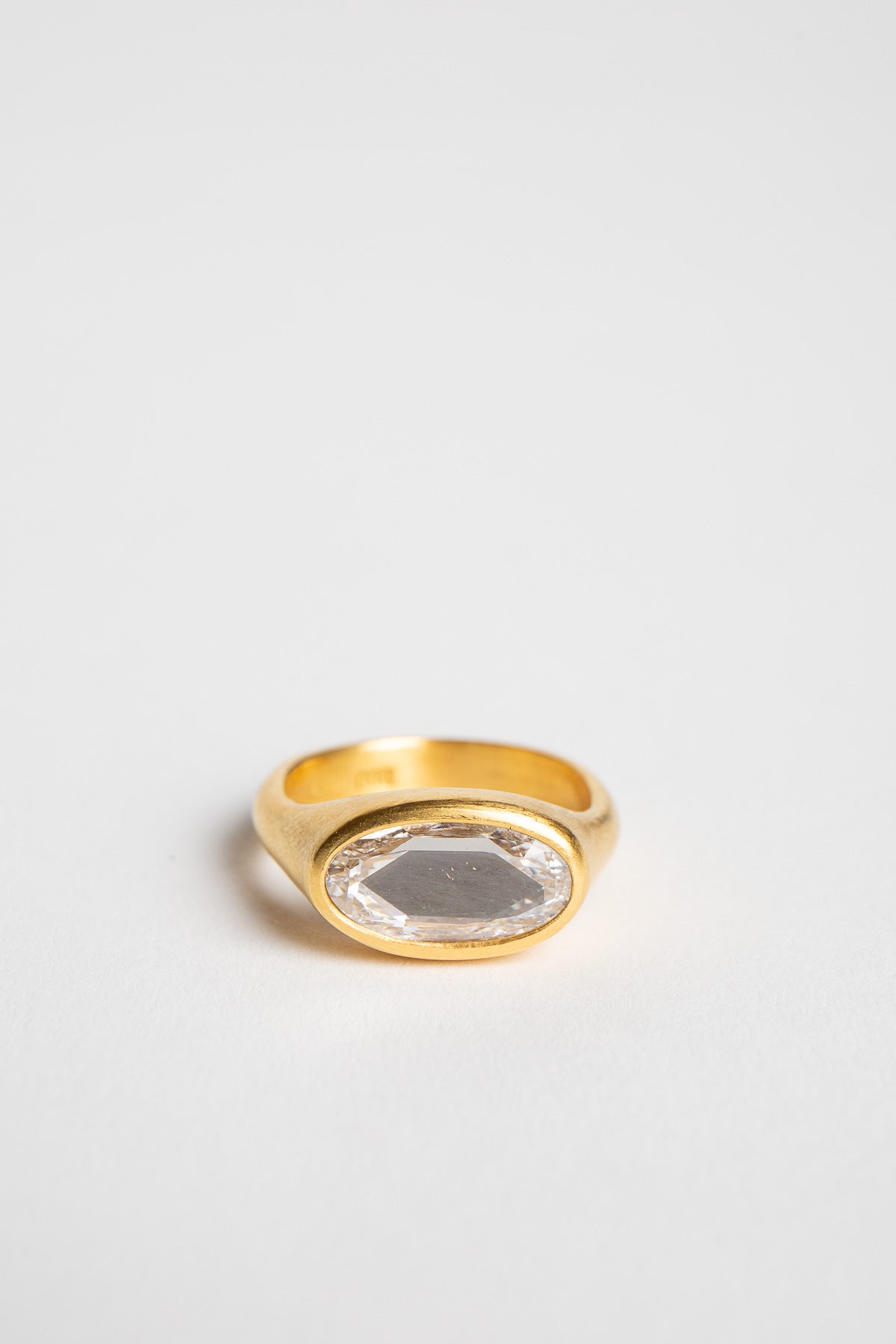 ELI HALILI | YELLOW GOLD & OVAL DIAMOND RING