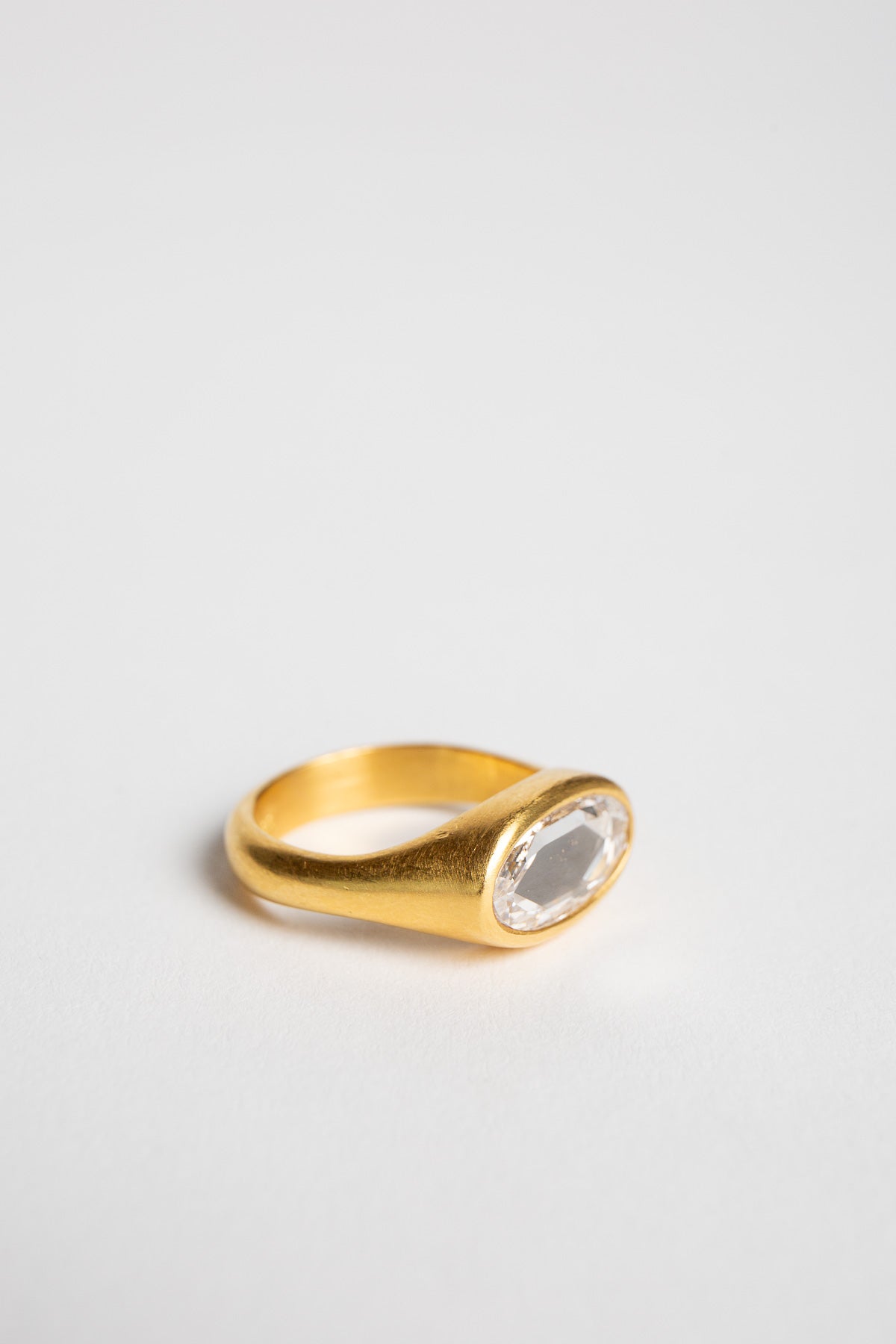 ELI HALILI | YELLOW GOLD & OVAL DIAMOND RING