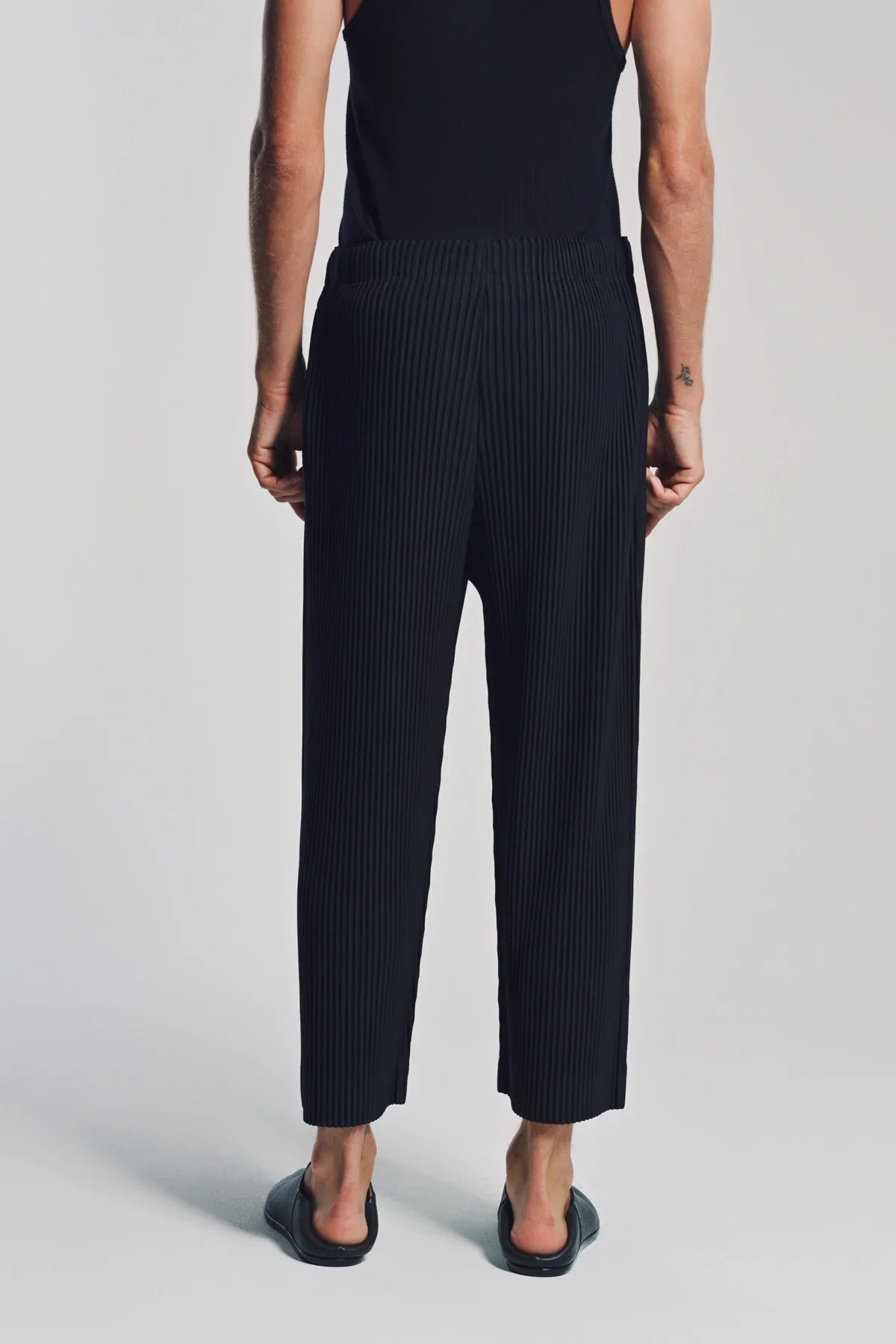 HOMME PLISSÉ ISSEY MIYAKE | PLEATED PANTS