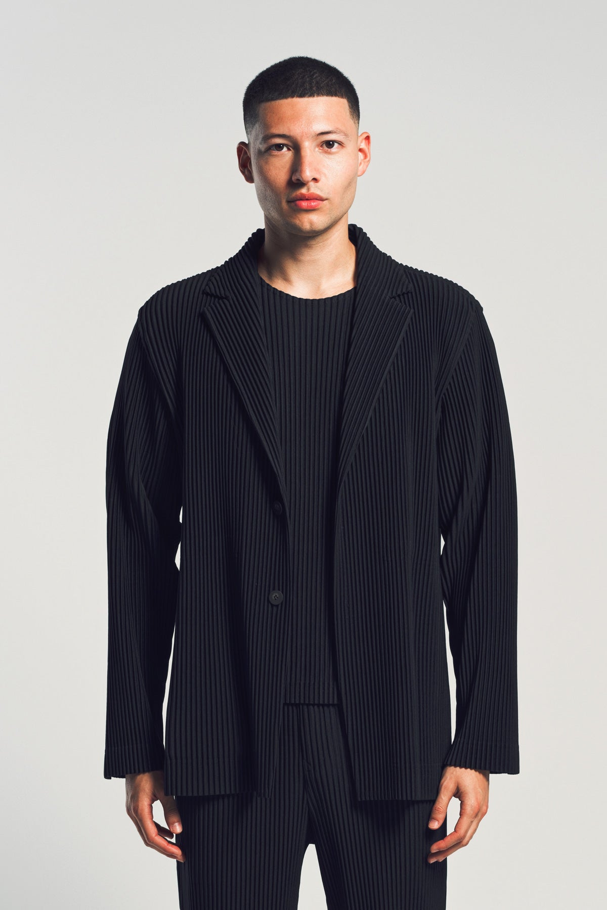 HOMME PLISSÉ ISSEY MIYAKE | BASICS COAT