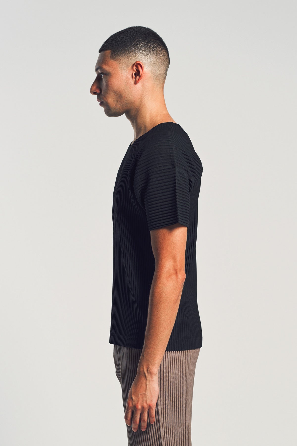 HOMME PLISSÉ ISSEY MIYAKE | BASICS SHORT SLEEVE TEE