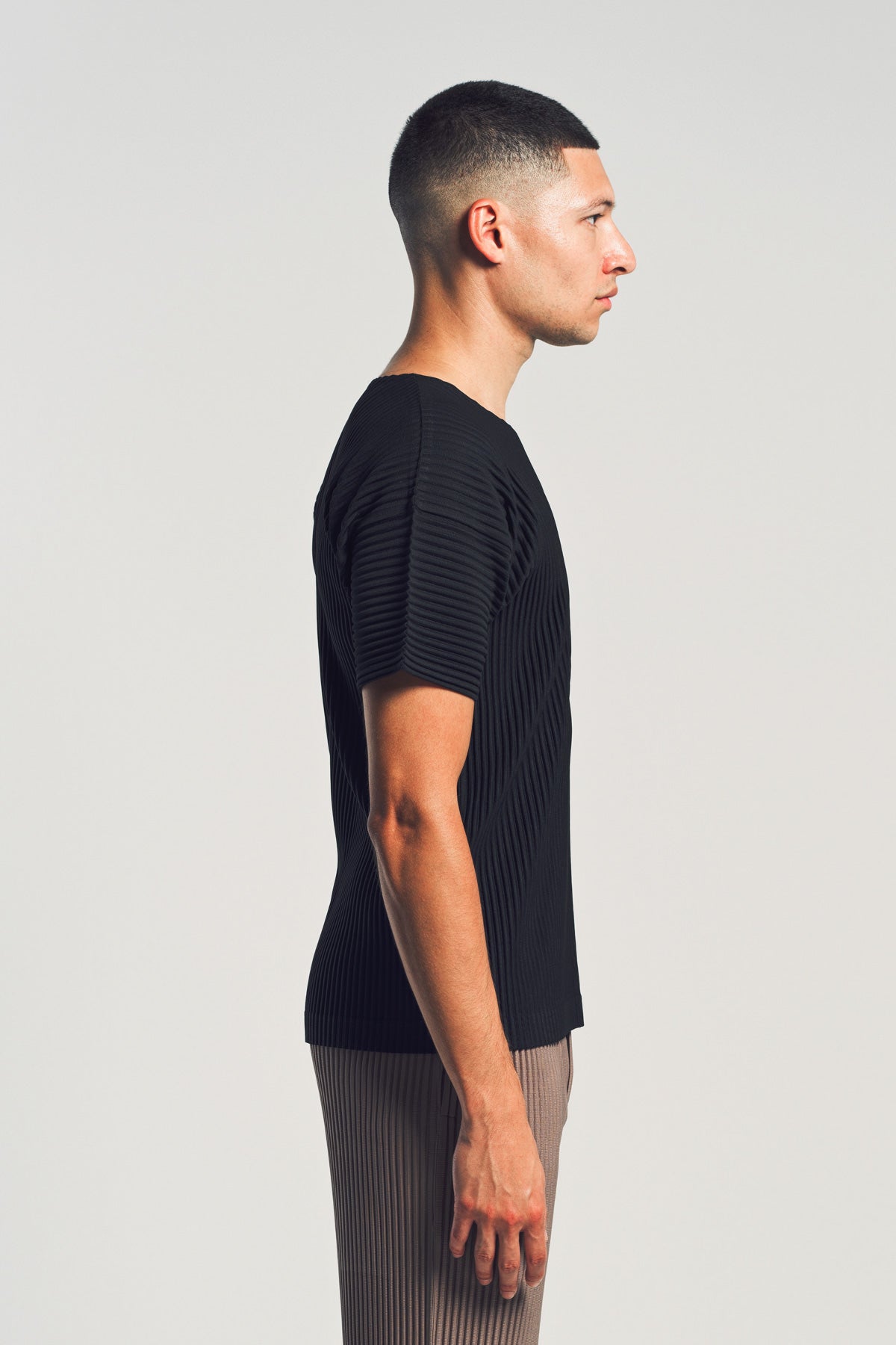 HOMME PLISSÉ ISSEY MIYAKE | BASICS SHORT SLEEVE TEE