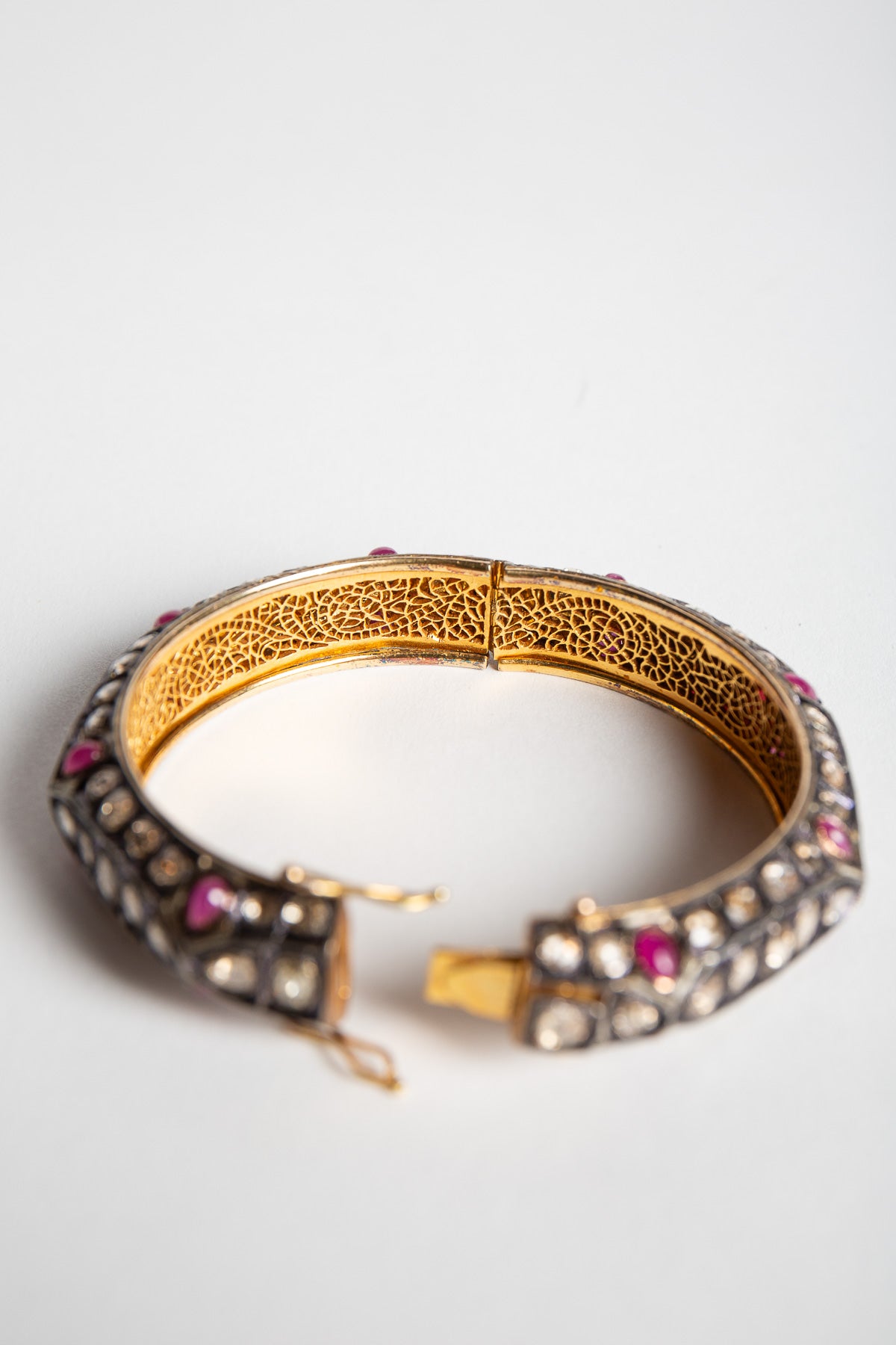 AMRAPALI LONDON | YELLOW GOLD DIAMOND & RUBY BANGLE