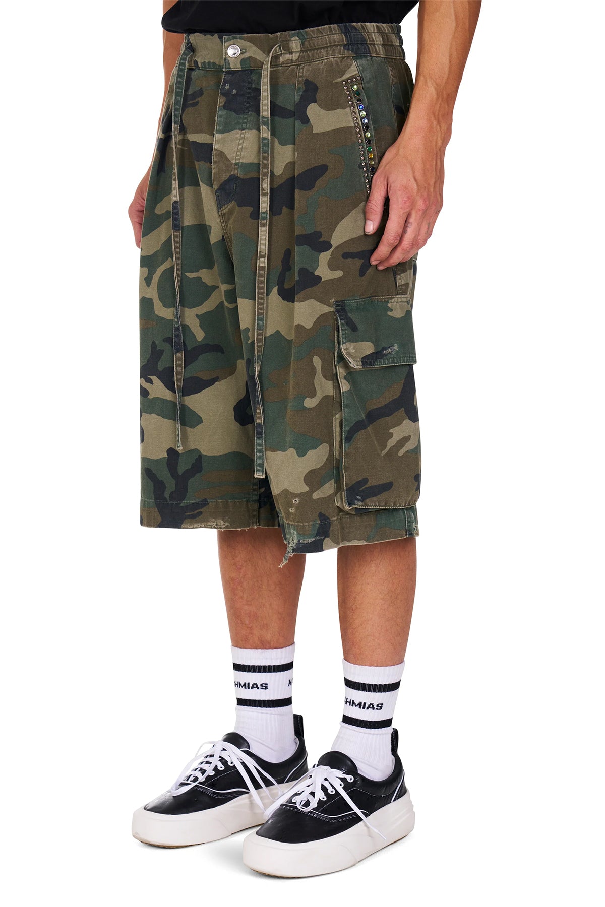 NAHMIAS | CAMO PLEATED CARGO SHORTS