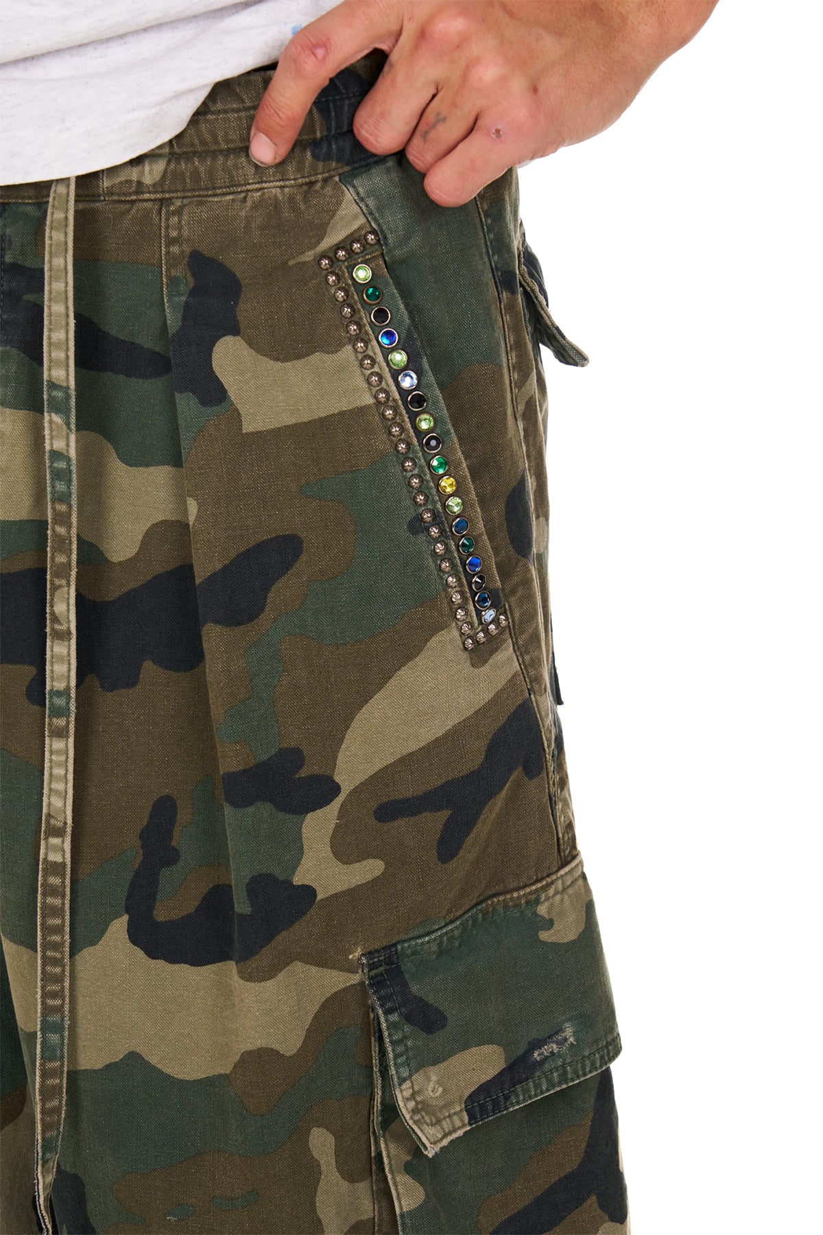 NAHMIAS | CAMO PLEATED CARGO SHORTS