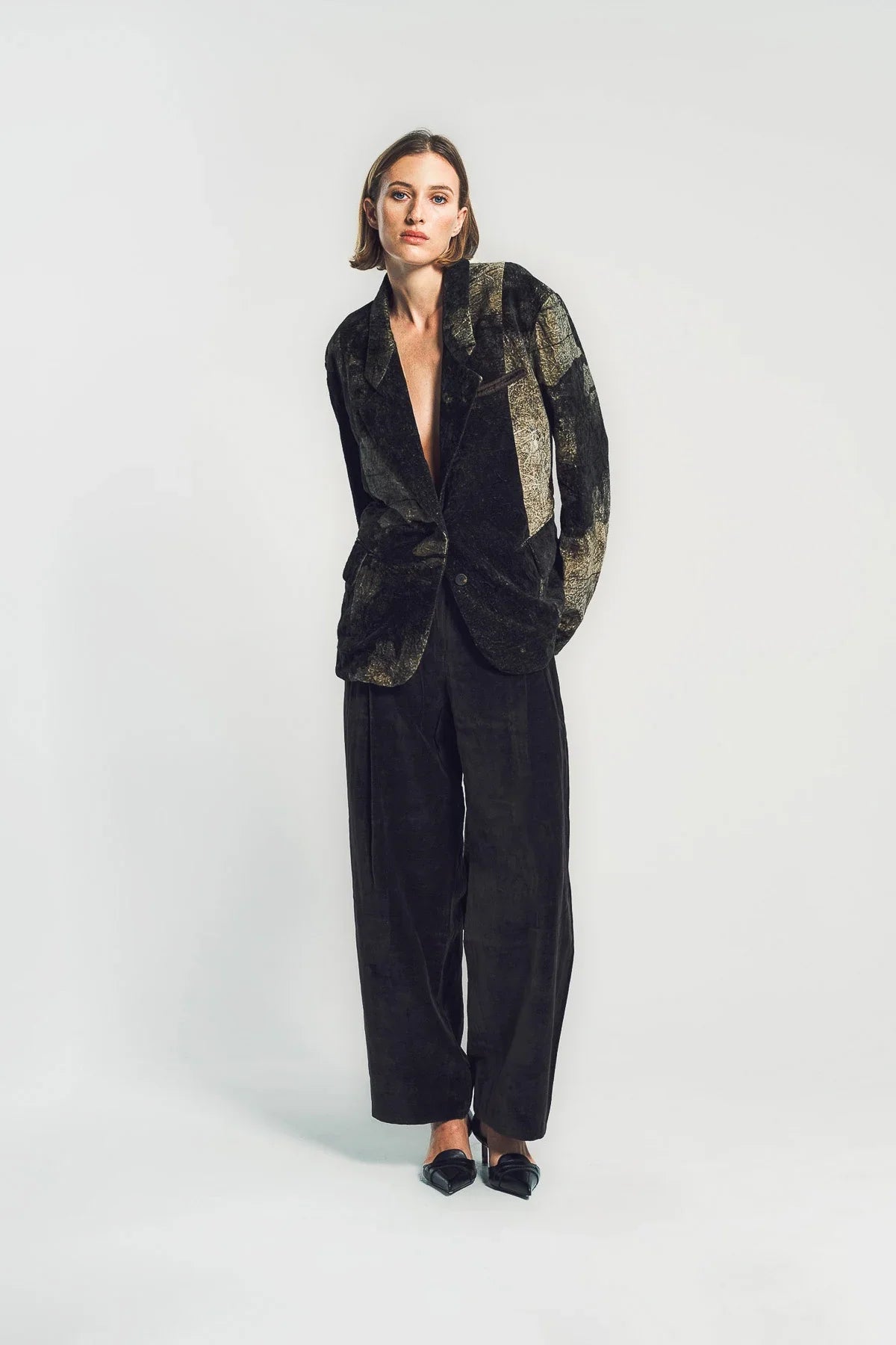 ZIGGY CHEN | CROP 2-BUTTON BLAZER