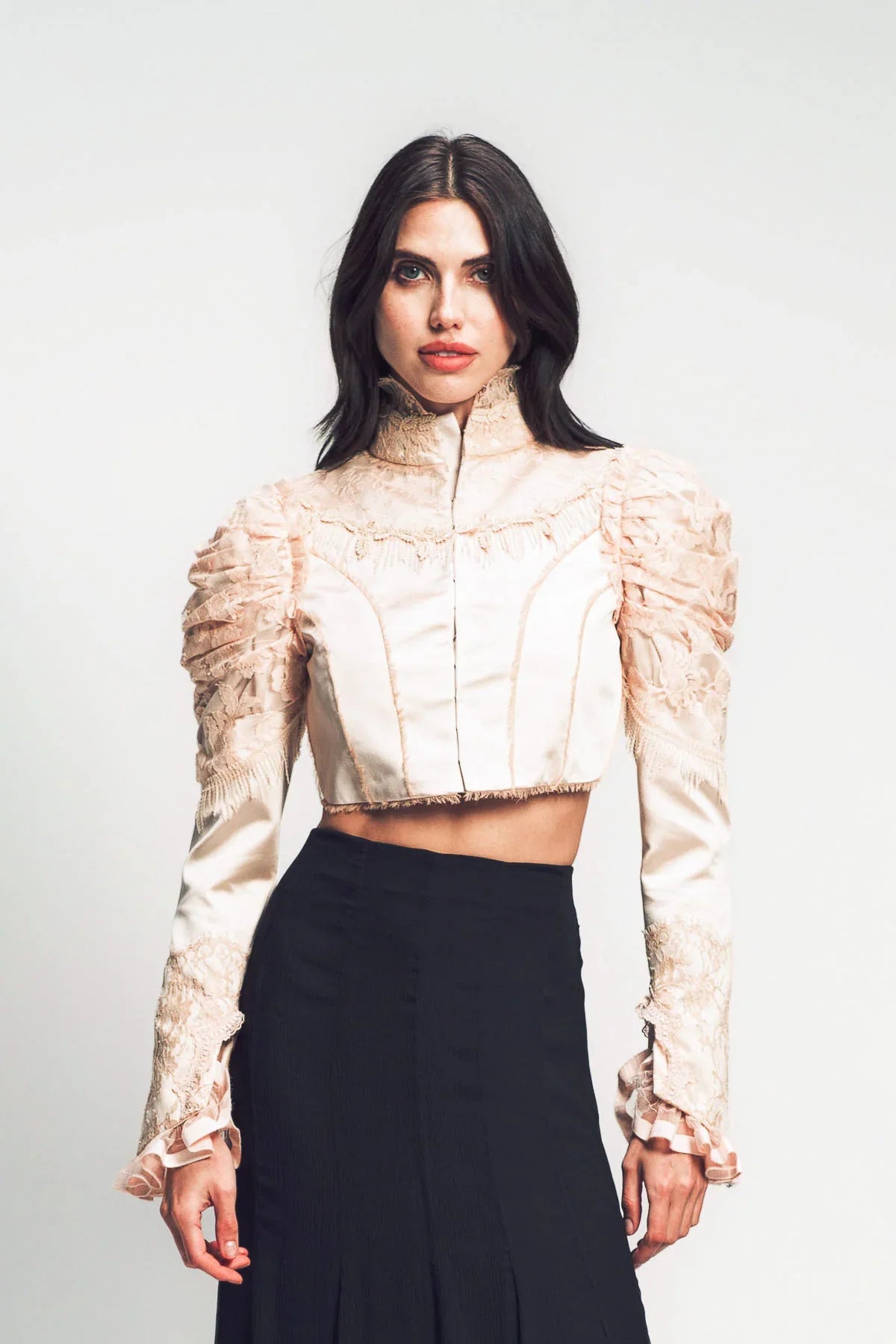 CHLOÉ | CROPPED FITTED JACKET IN SILK DUCHESS SATIN & LACE