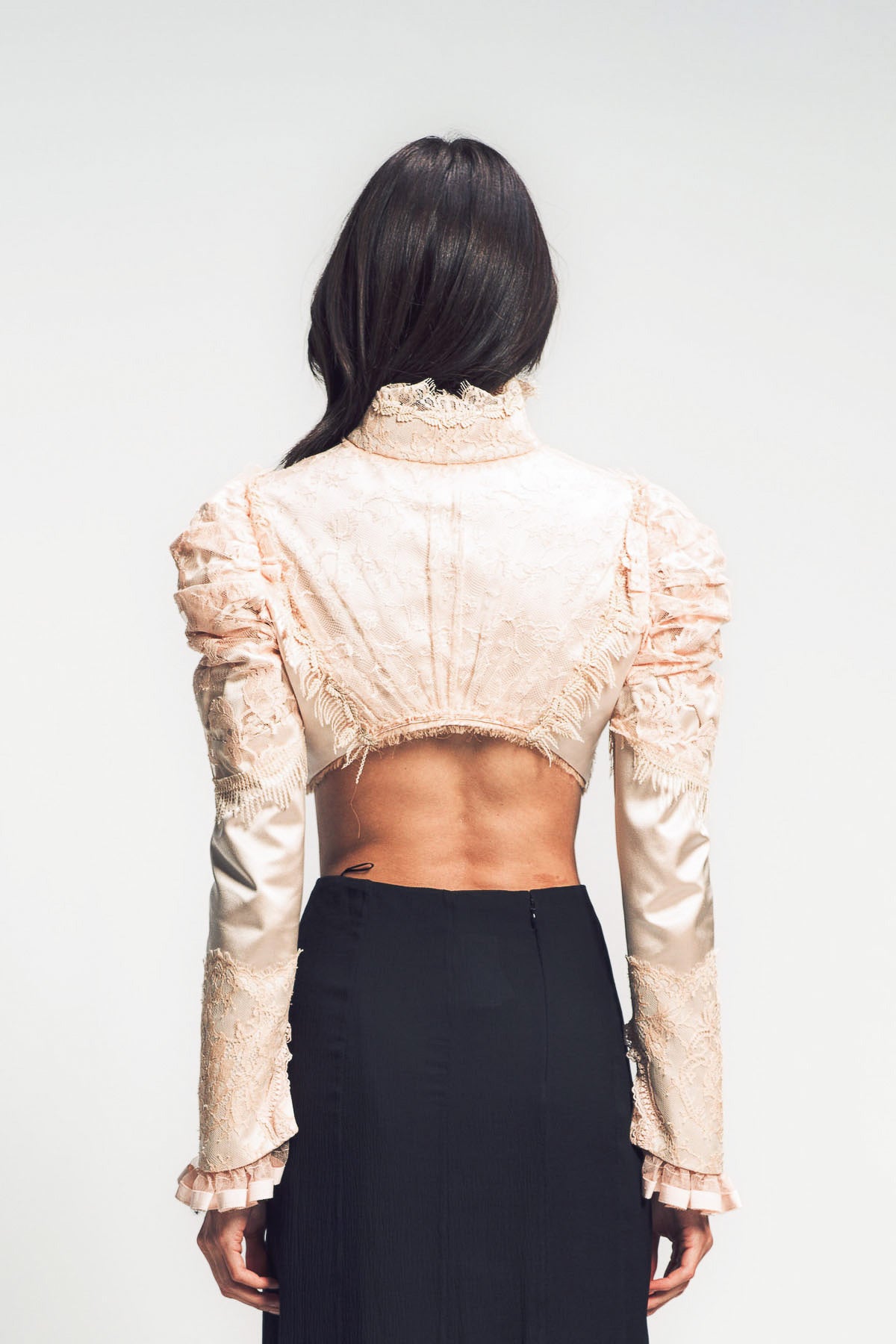 CHLOÉ | CROPPED FITTED JACKET IN SILK DUCHESS SATIN & LACE