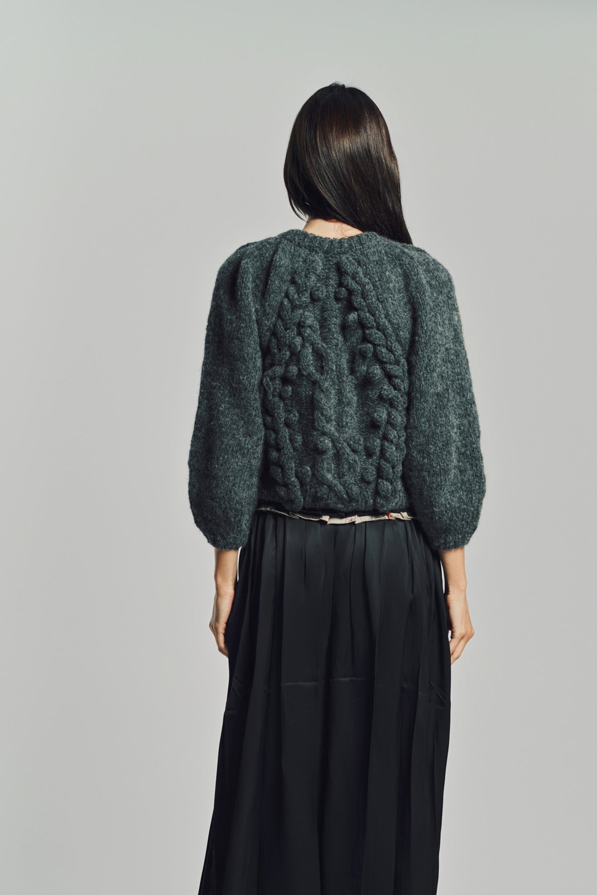 MERUERT TOLEGEN | CROSS PLEAT SLEVE CARDIGAN