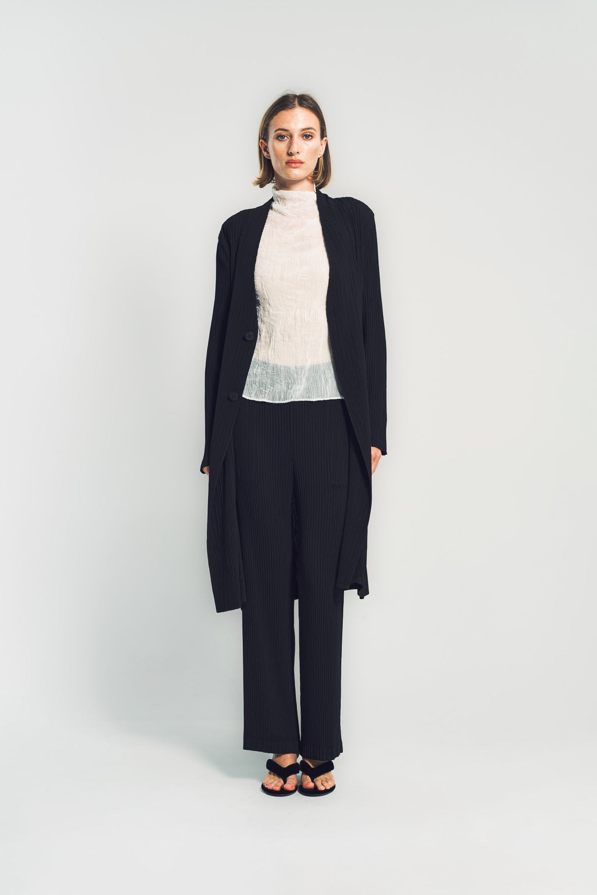 ISSEY MIYAKE | HATCHING PLEATED COAT