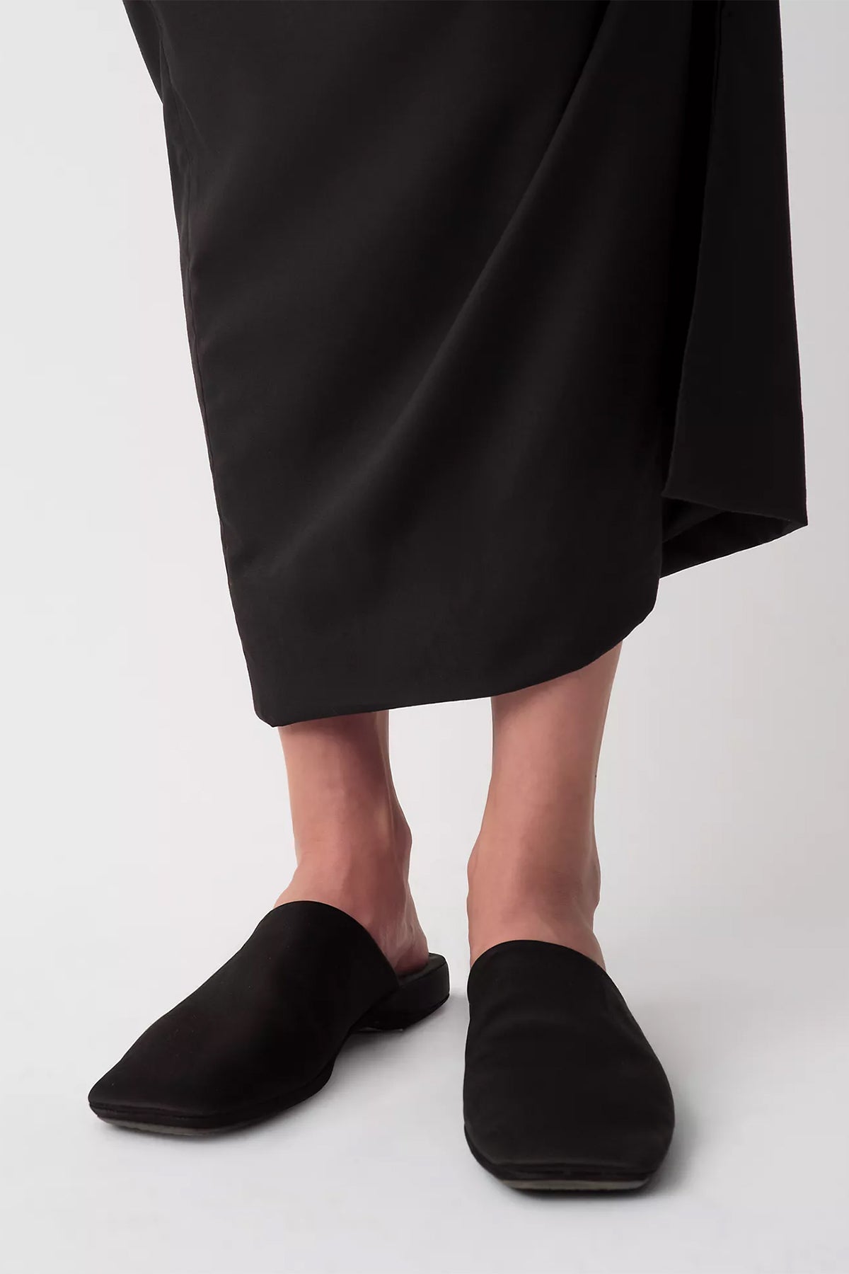 CALVIN KLEIN | HUGH SILK SATIN SLIPPERS