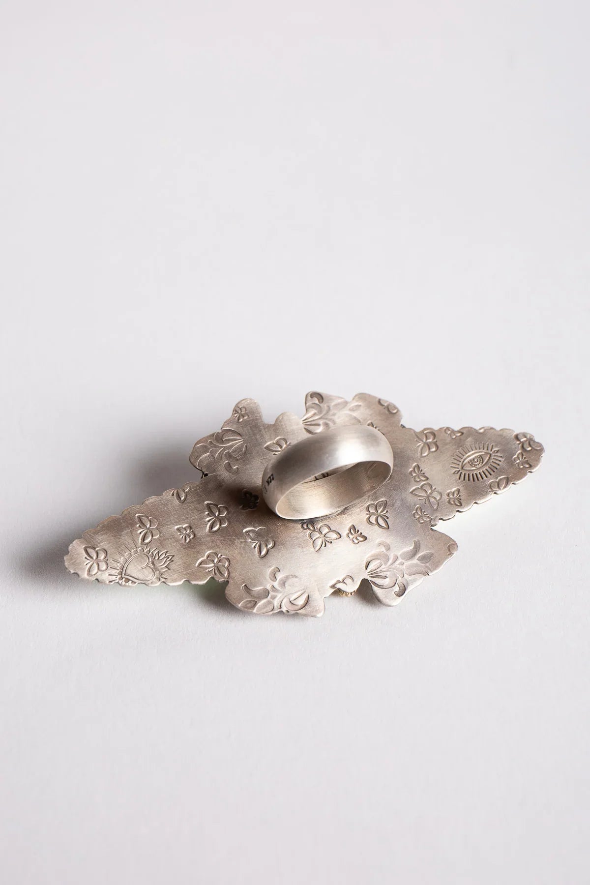 MELINDA RISK | BUTTERFLY & BEE KNUCKLE RING