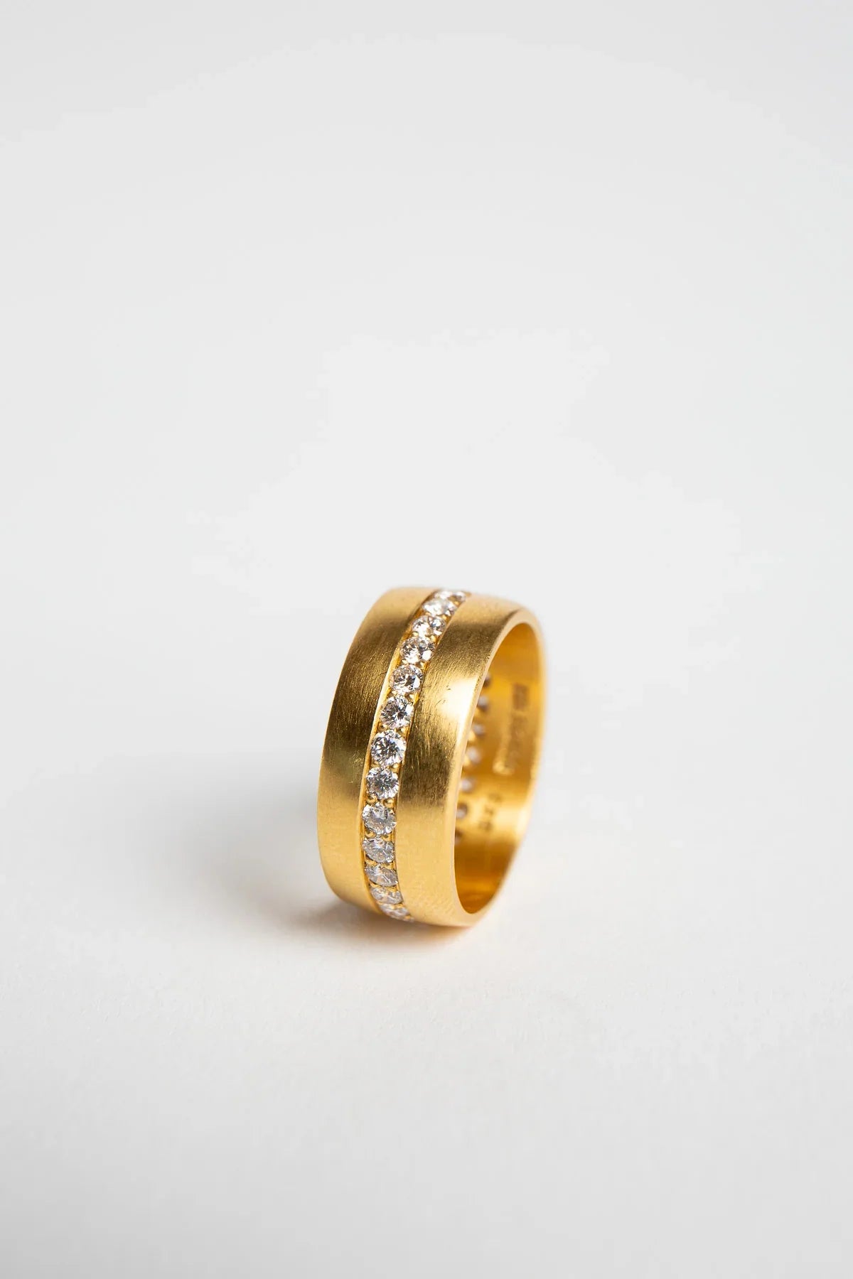 ELI HALILI | YELLOW GOLD & DIAMOND BAND RING