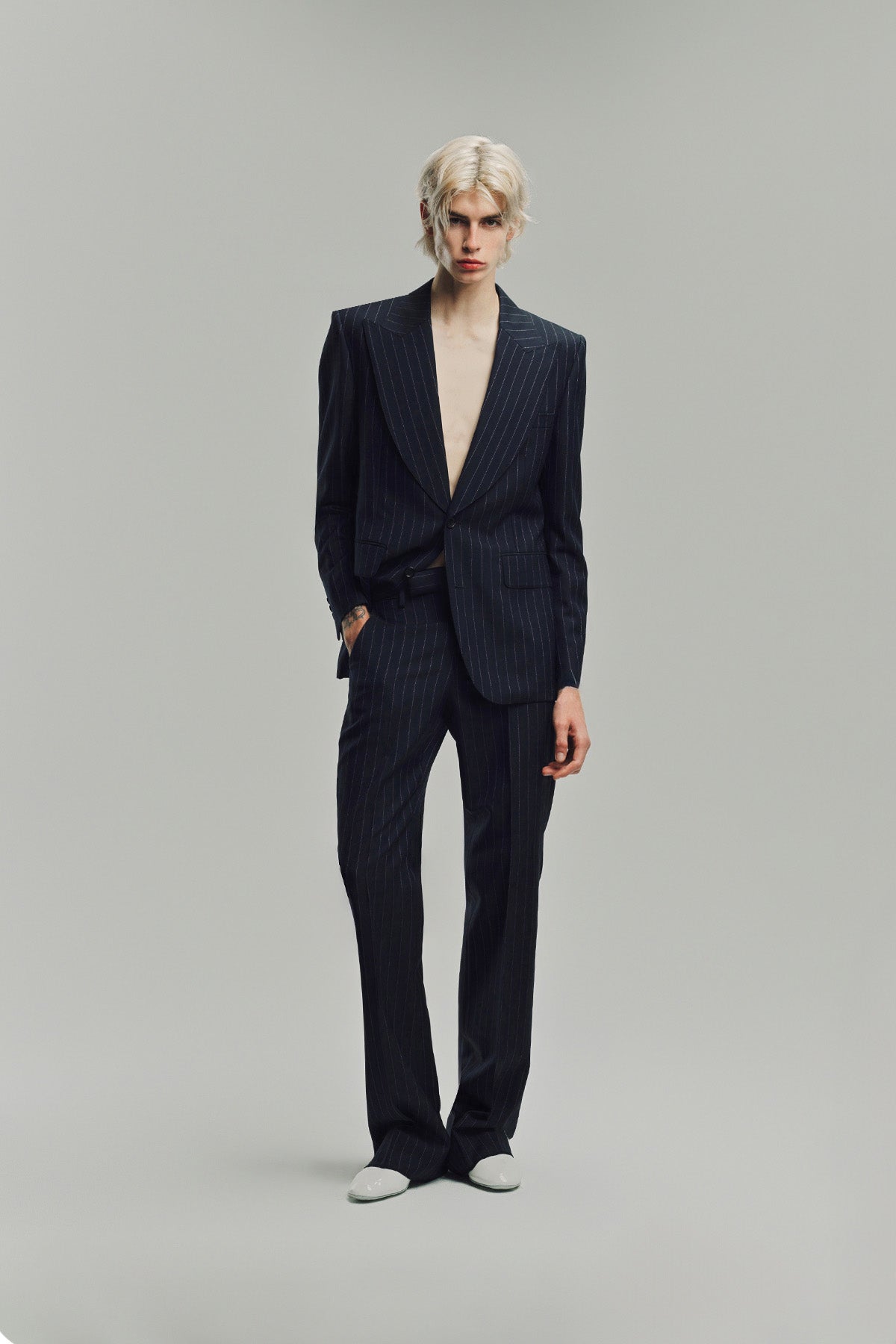 KYOSUKE KUNIMOTO | NAVY FLAT FRONT PANTS