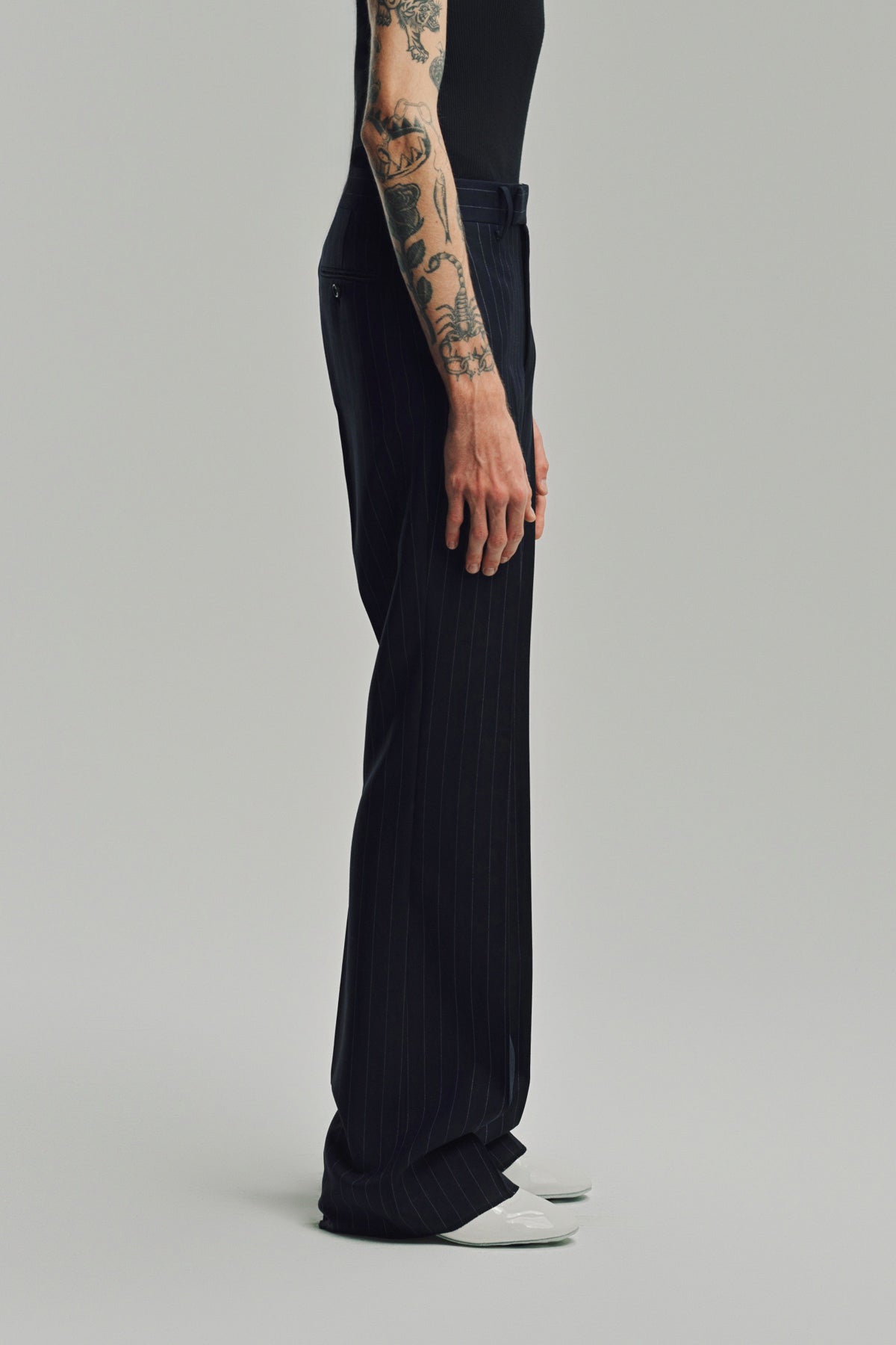 KYOSUKE KUNIMOTO | NAVY FLAT FRONT PANTS