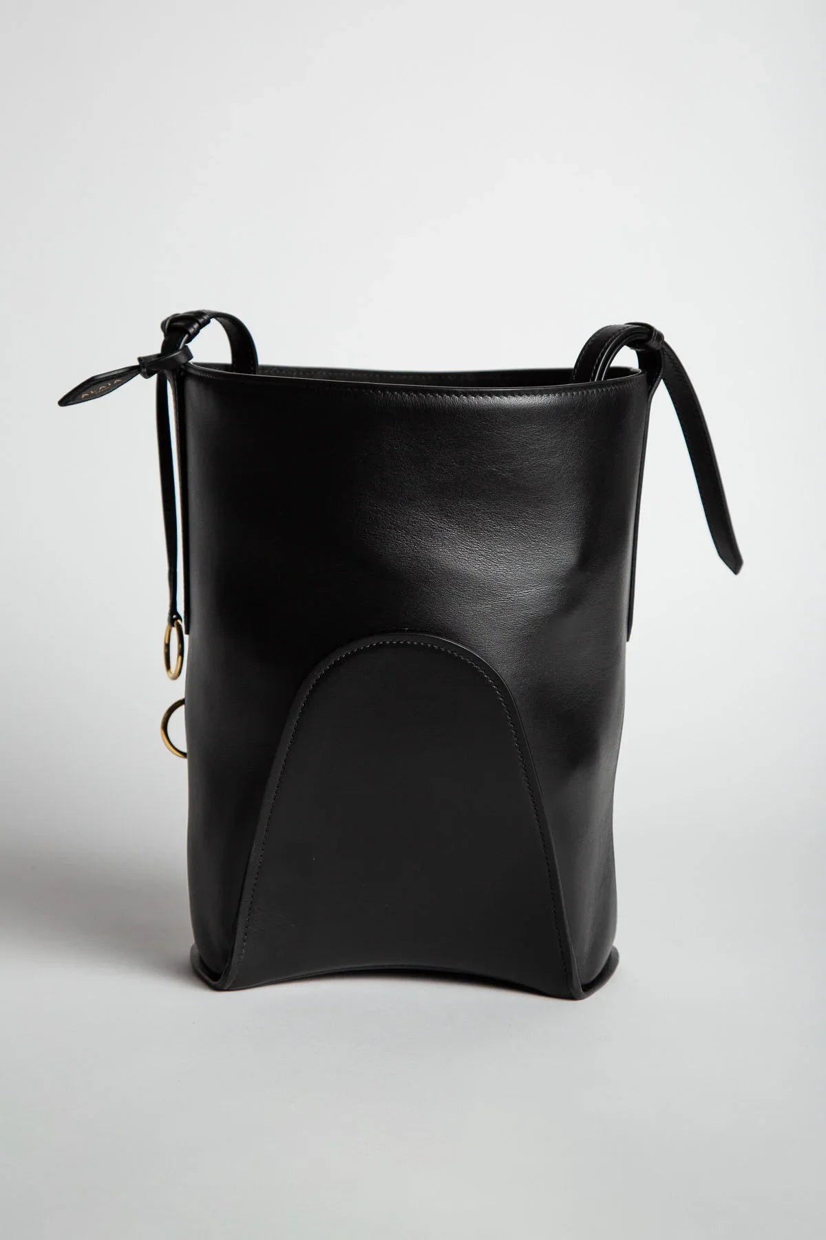 ALAÏA | HIP SMALL BUCKET IN CALFSKIN