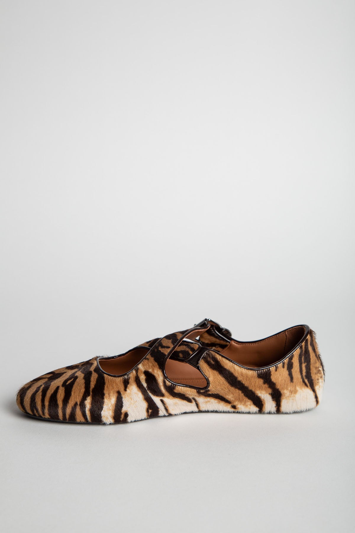 ALAÏA | CRISS CROSS BALLET FLATS IN HAIRCALF